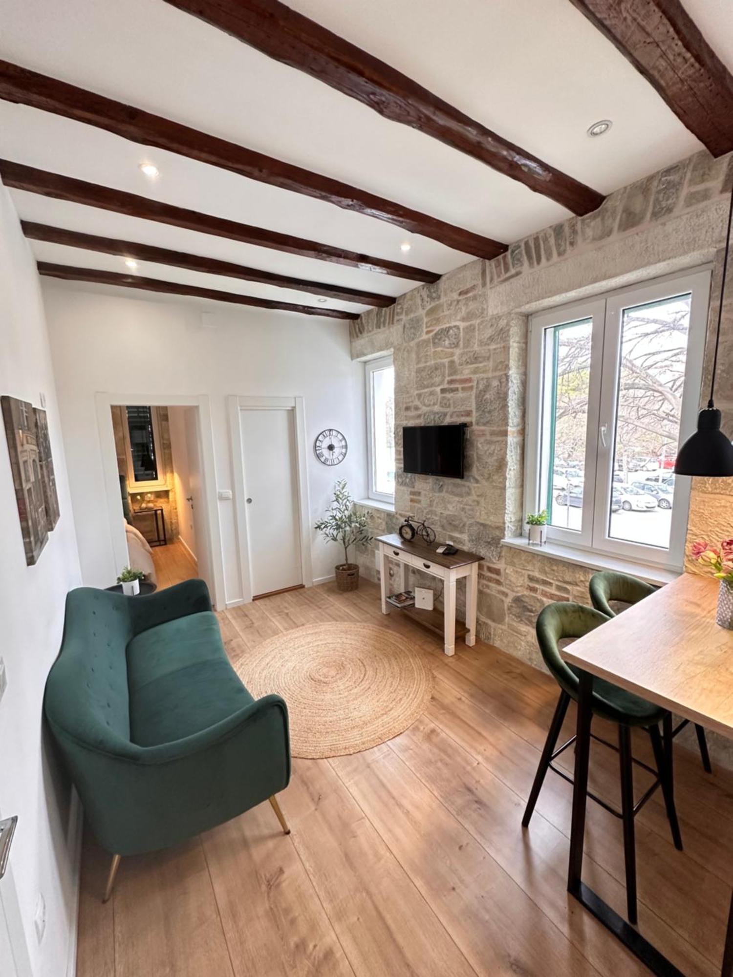 Agora Apartment *