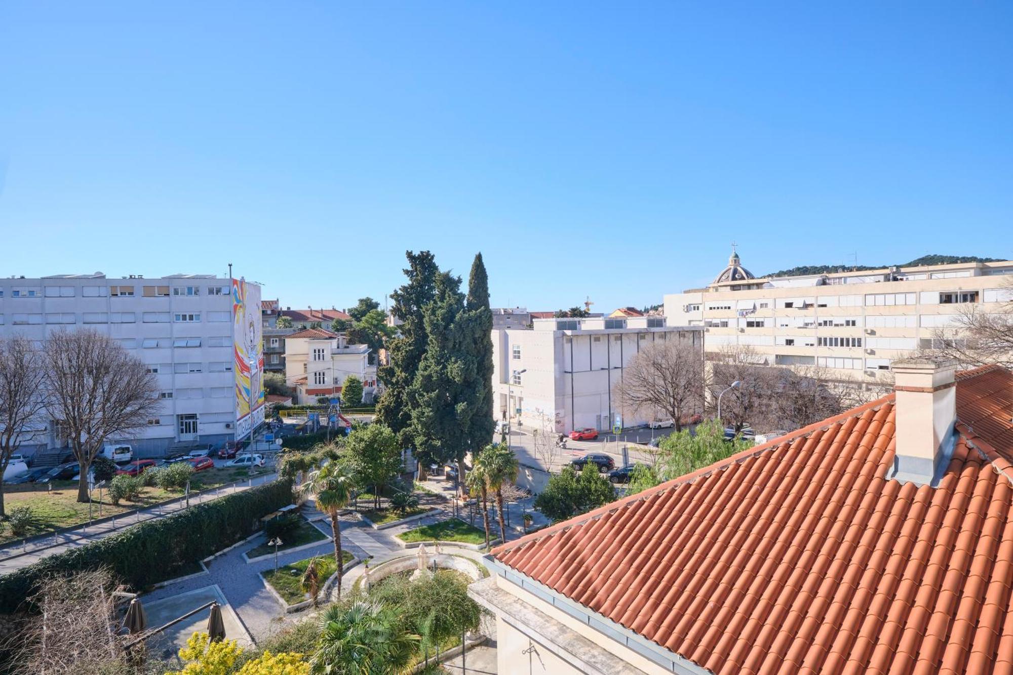 Solstar By Litto Apartment Split
