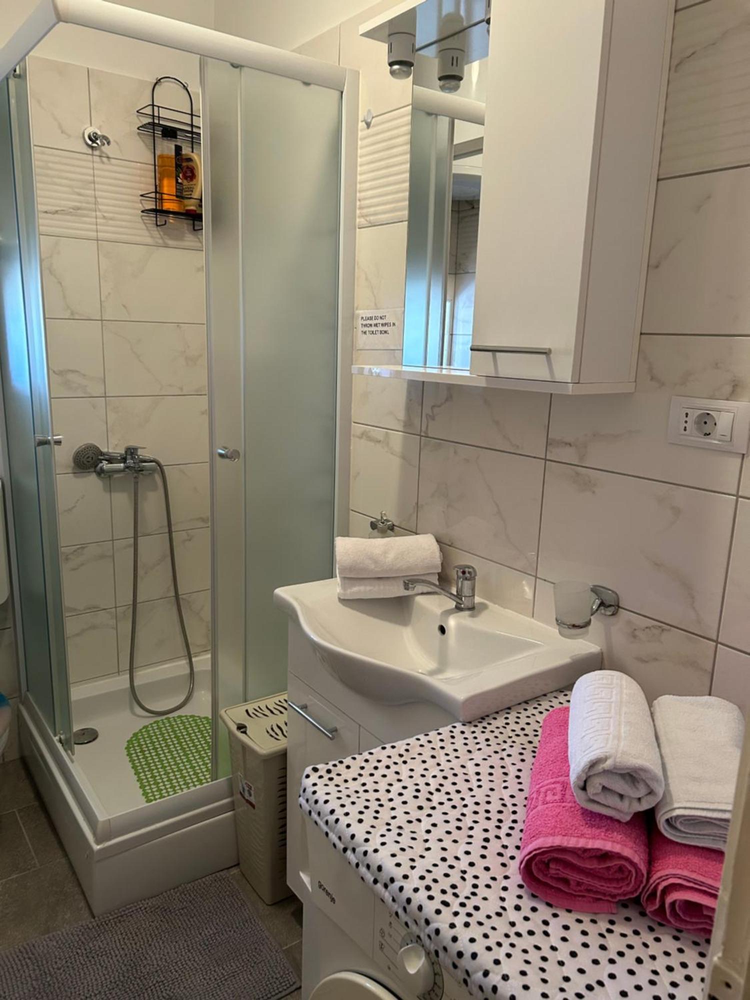 Nilaj Apartment Split