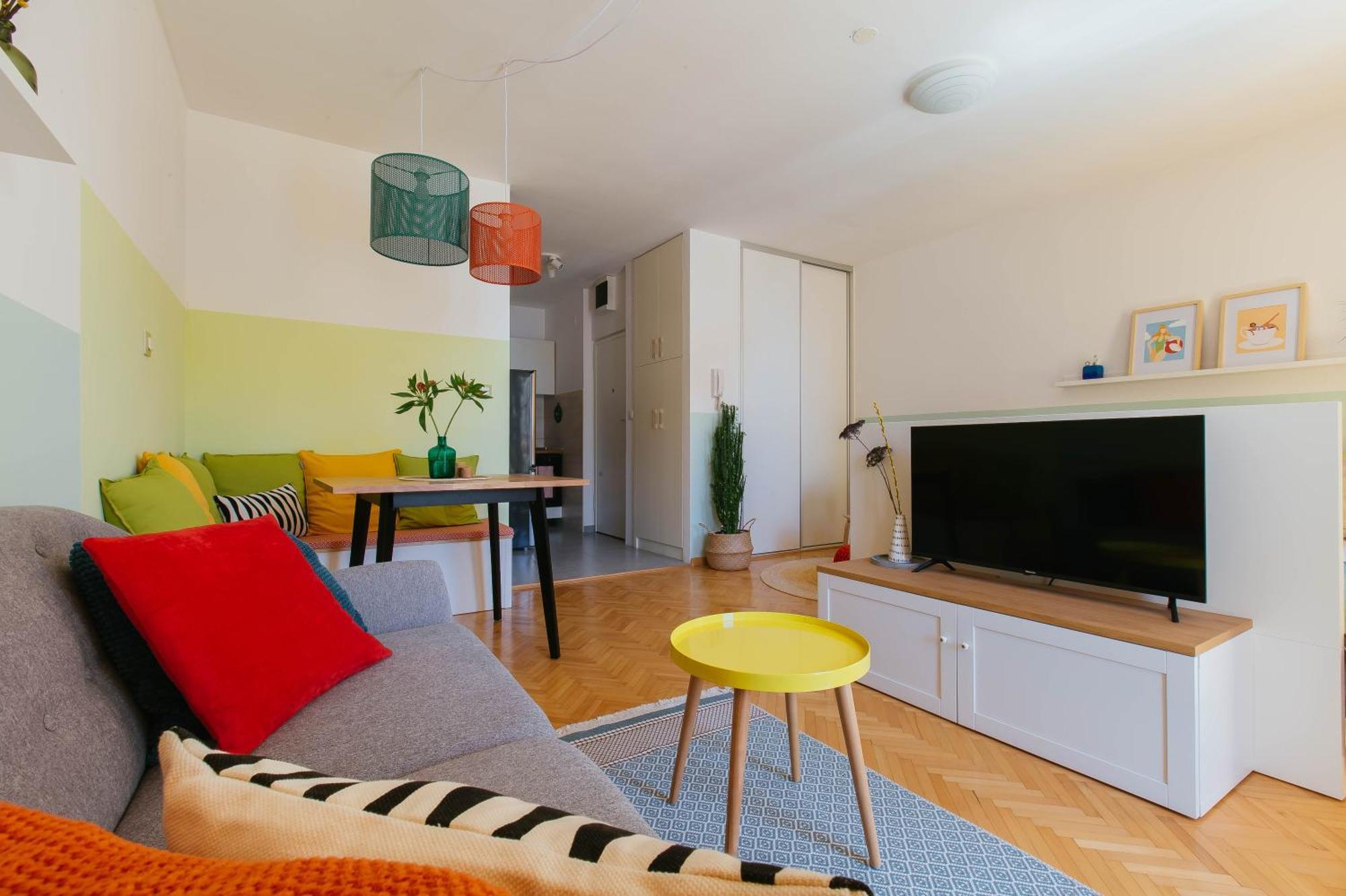 Charming In Apartment *