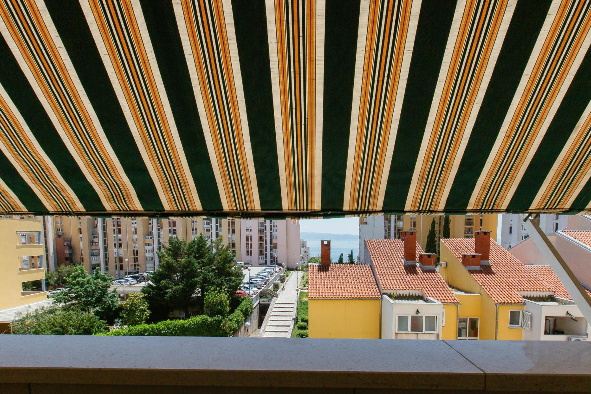 Charming In Apartment Split