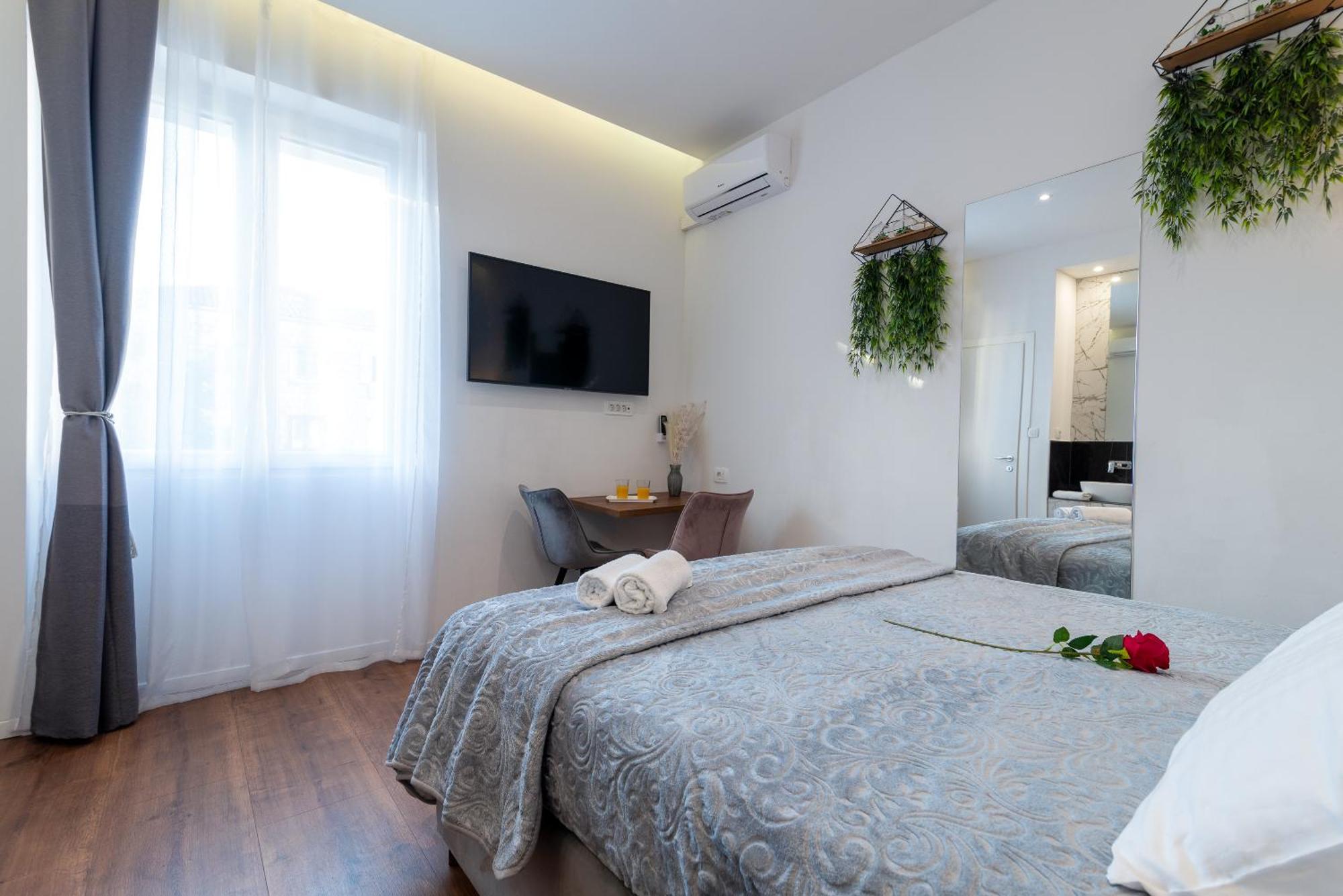 Antares Luxury Split