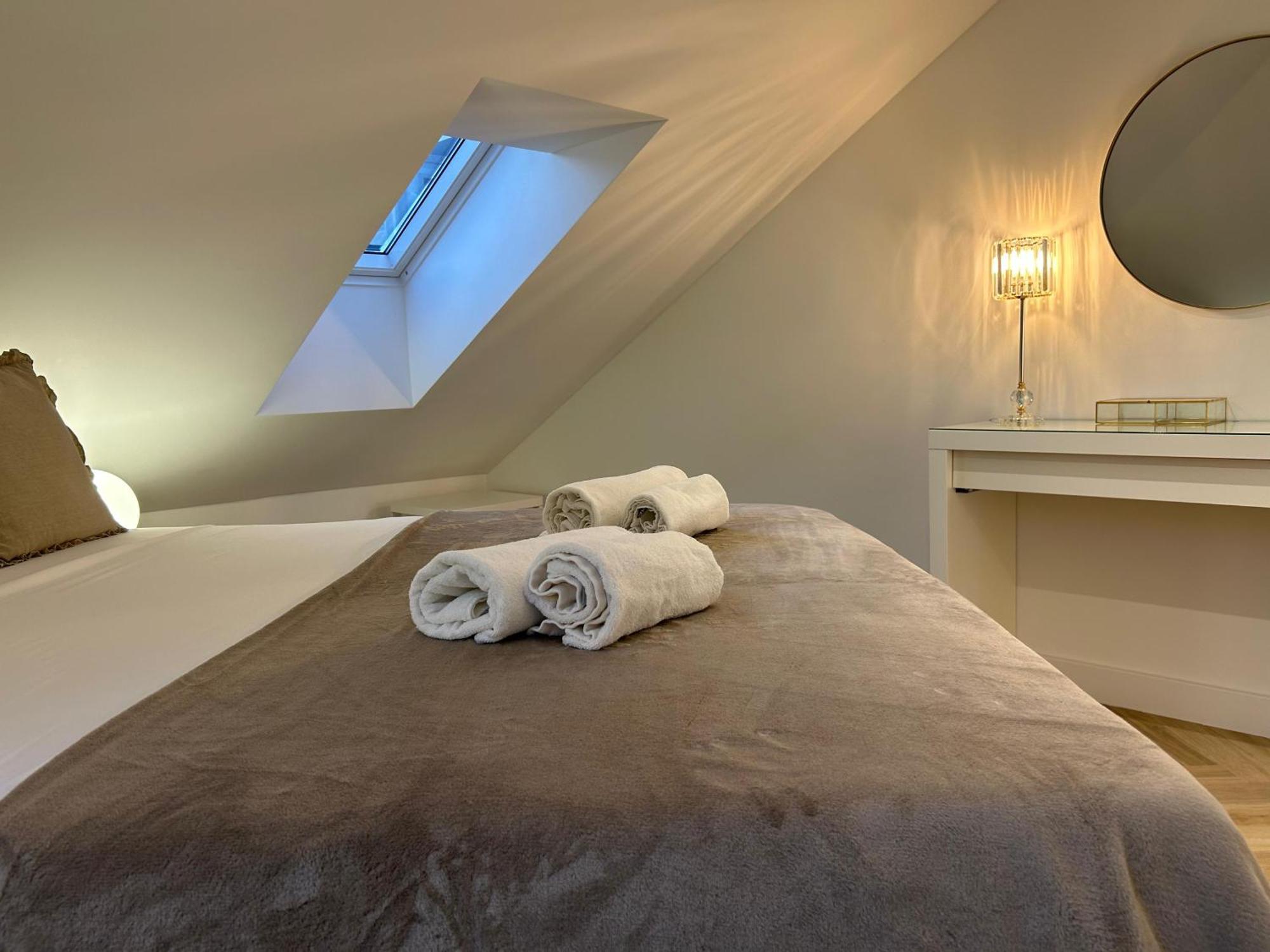 Penthouse Bavis - Brand New Luxurious 3-br - Location In The Center Next To The - Sea View - Buralux Properties Apartment *