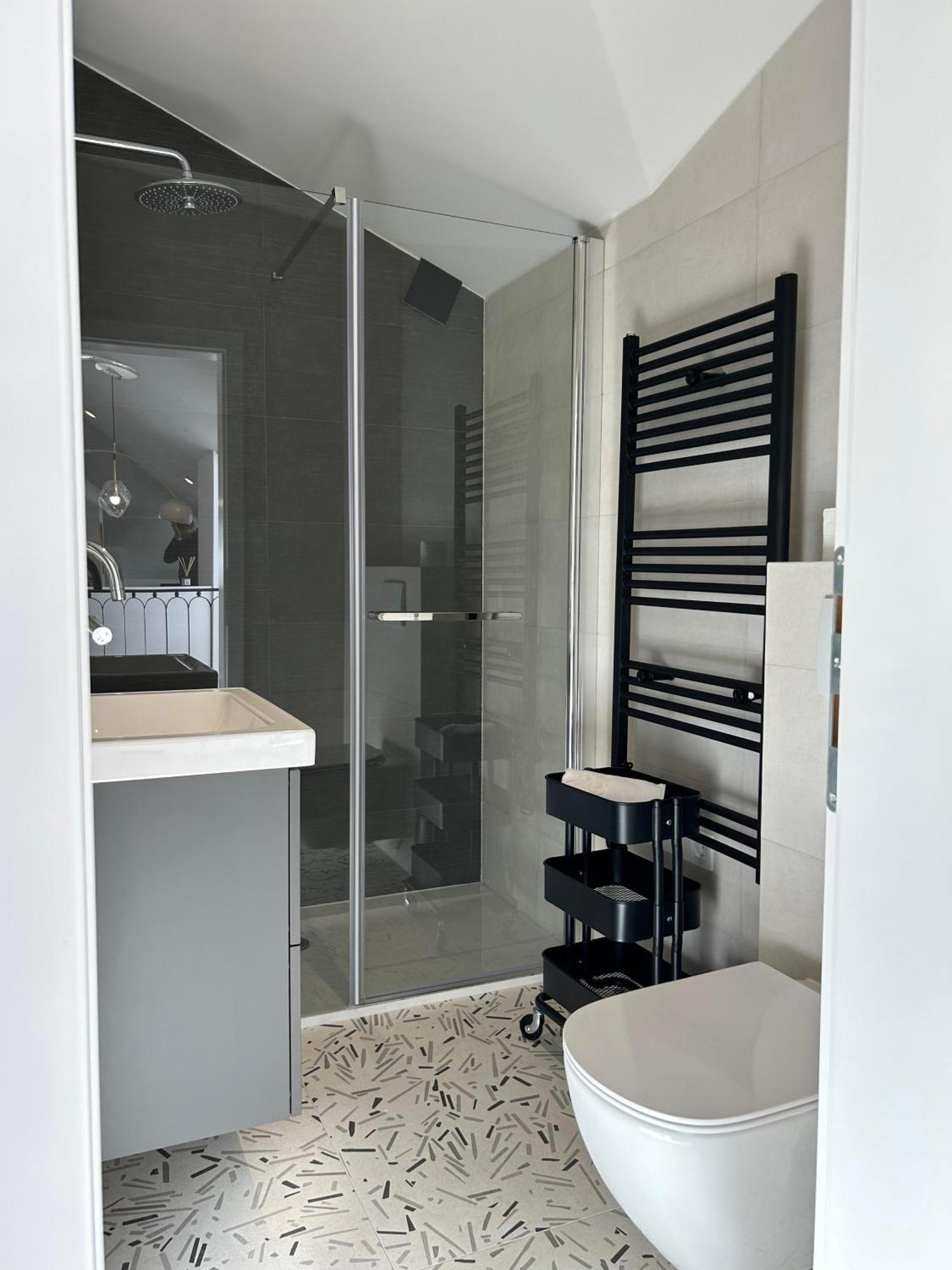 Penthouse Bavis - Brand New Luxurious 3-br - Location In The Center Next To The - Sea View - Buralux Properties