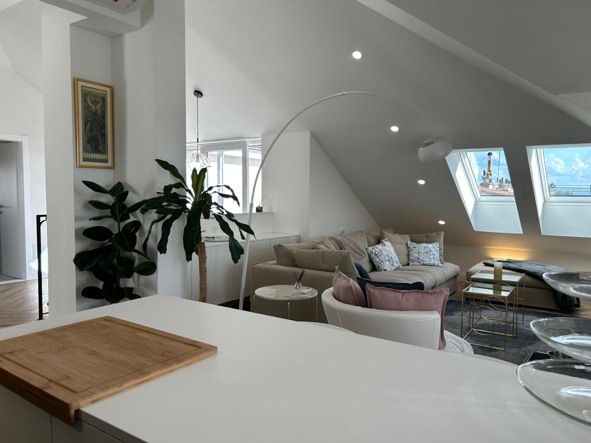 Penthouse Bavis - Brand New Luxurious 3-br - Location In The Center Next To The - Sea View - Buralux Properties * Split
