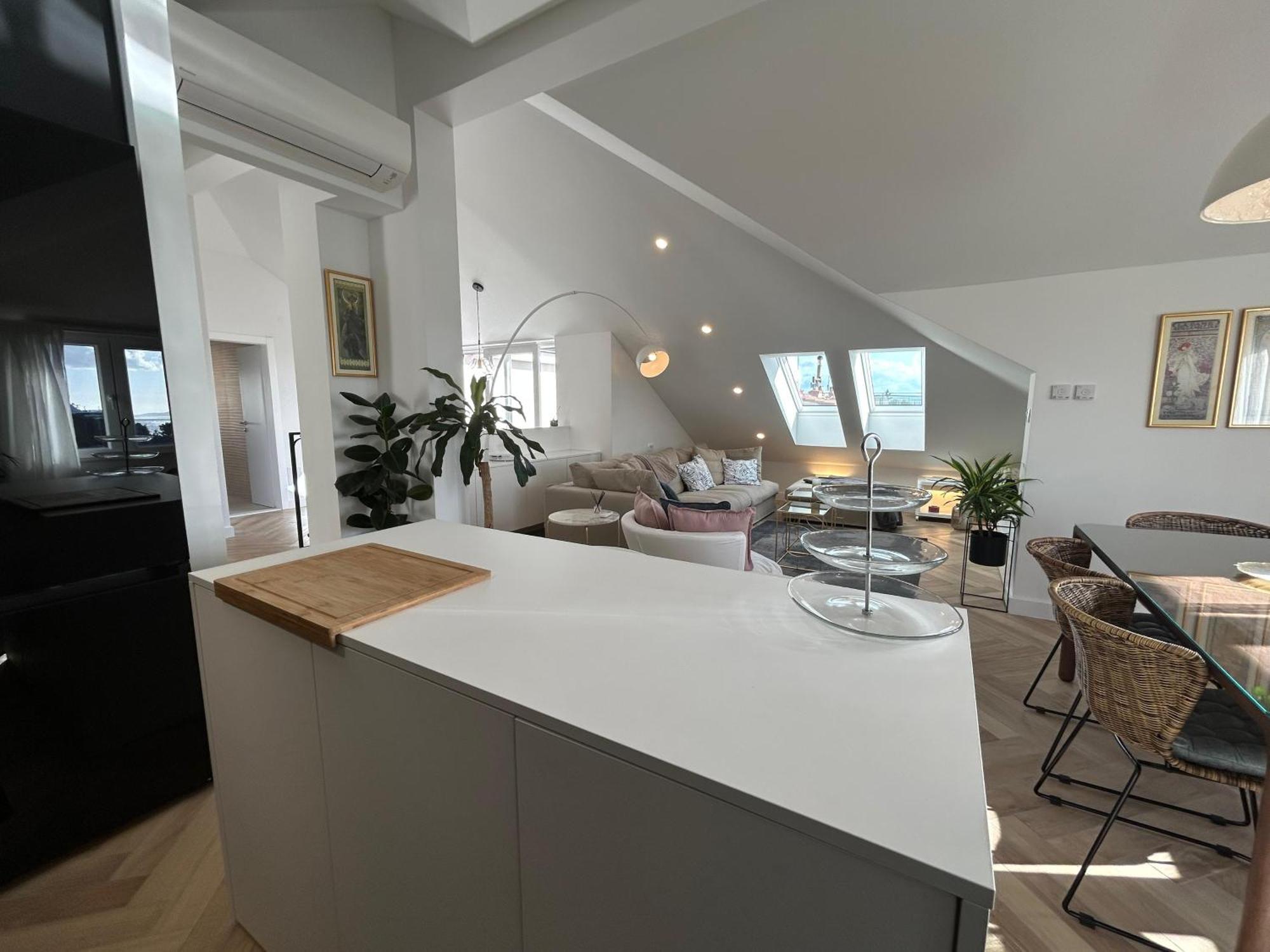 Penthouse Bavis - Brand New Luxurious 3-br - Location In The Center Next To The - Sea View - Buralux Properties Apartamento Split