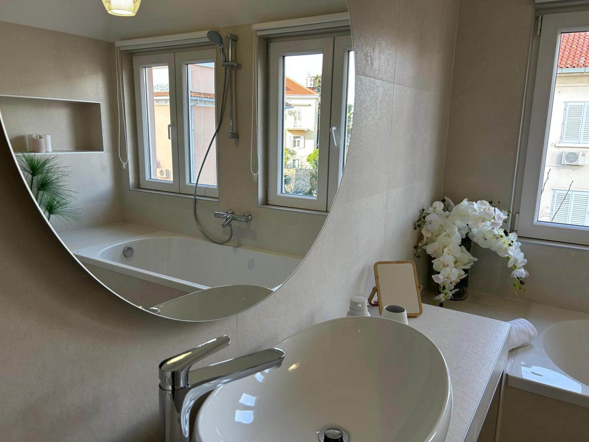 Penthouse Bavis - Brand New Luxurious 3-br - Location In The Center Next To The - Sea View - Buralux Properties Apartamento