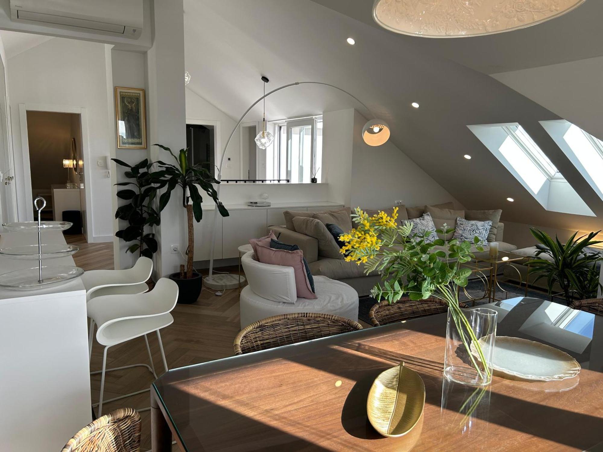 Penthouse Bavis - Brand New Luxurious 3-br - Location In The Center Next To The - Sea View - Buralux Properties * Split