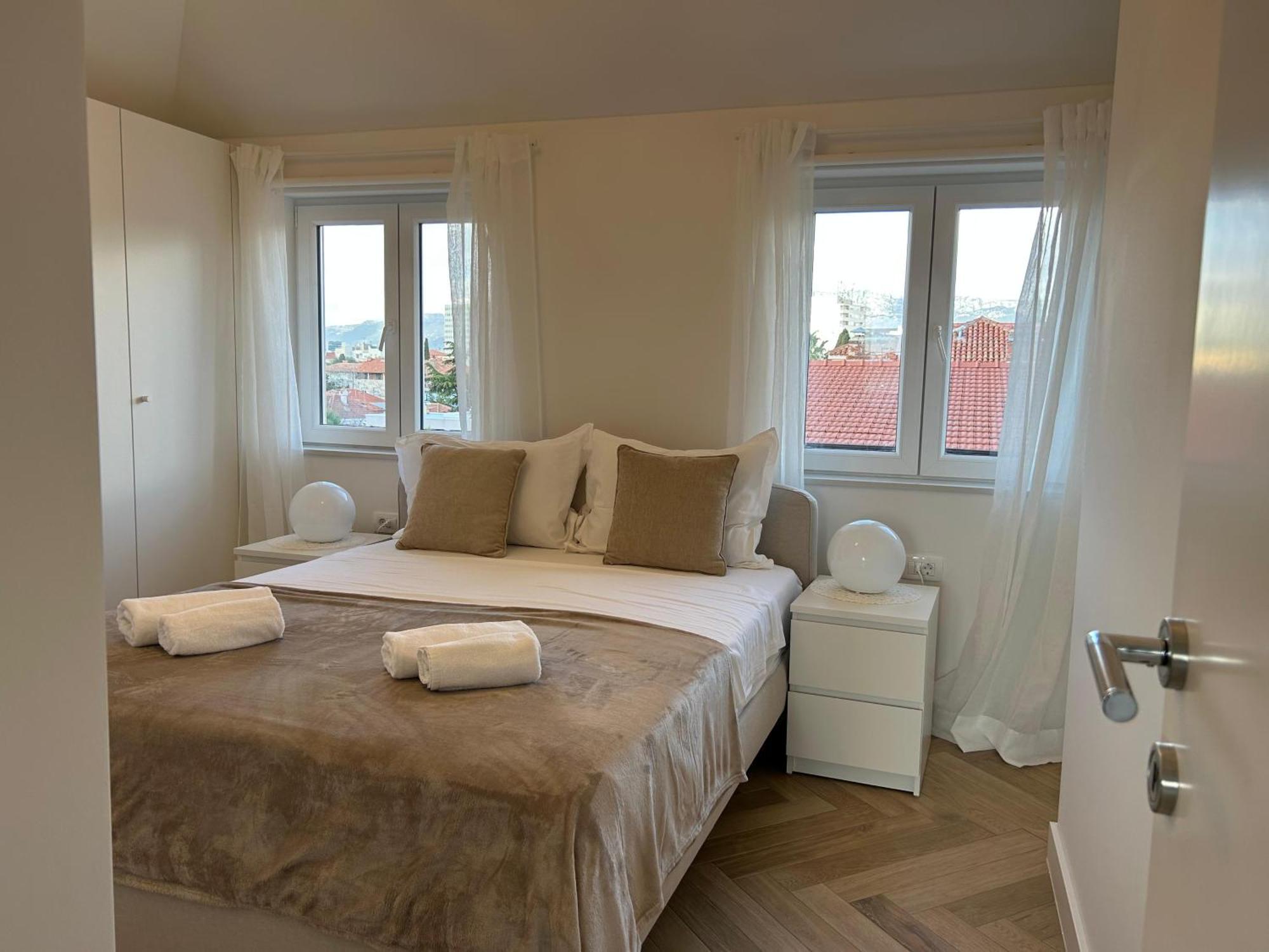 Penthouse Bavis - Brand New Luxurious 3-br - Location In The Center Next To The - Sea View - Buralux Properties Apartamento Split