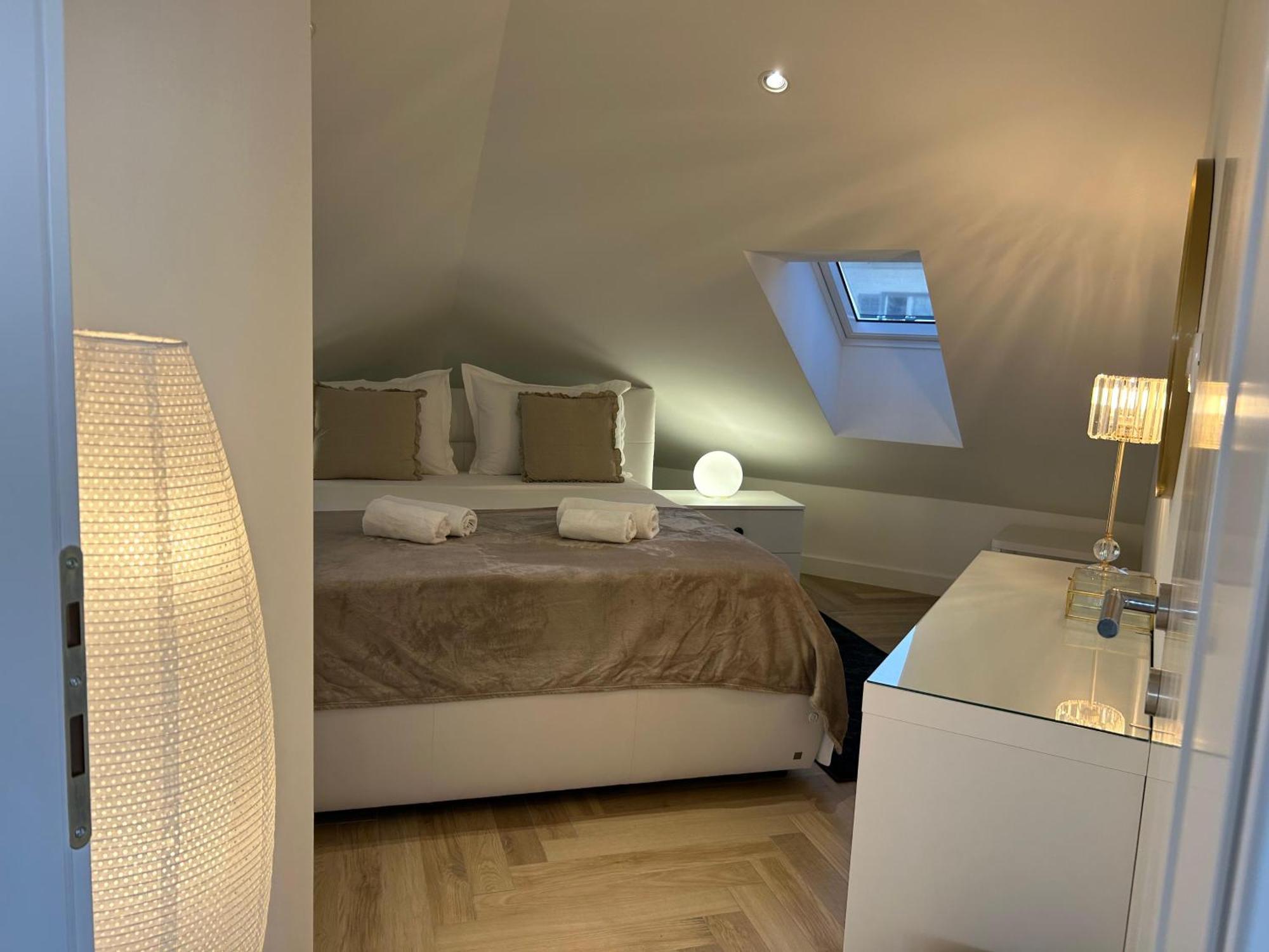 Apartamento Penthouse Bavis - Brand New Luxurious 3-br - Location In The Center Next To The - Sea View - Buralux Properties *