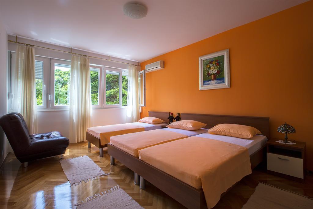 Dante Apartment *