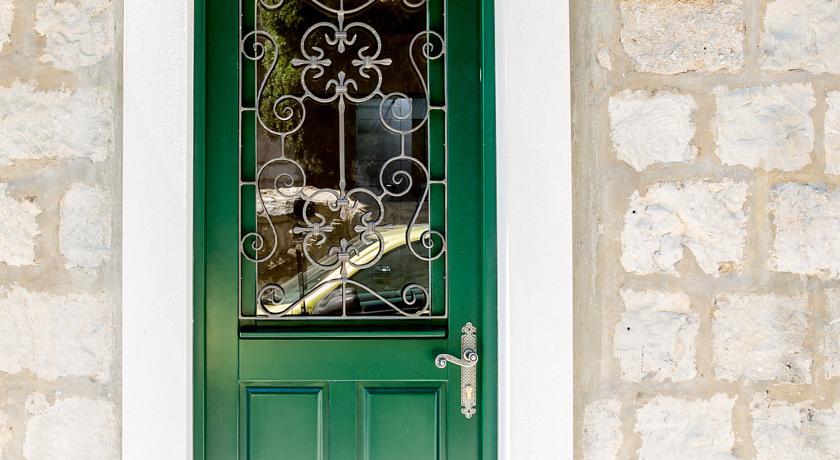 Old Town & Ela Place 3* Split
