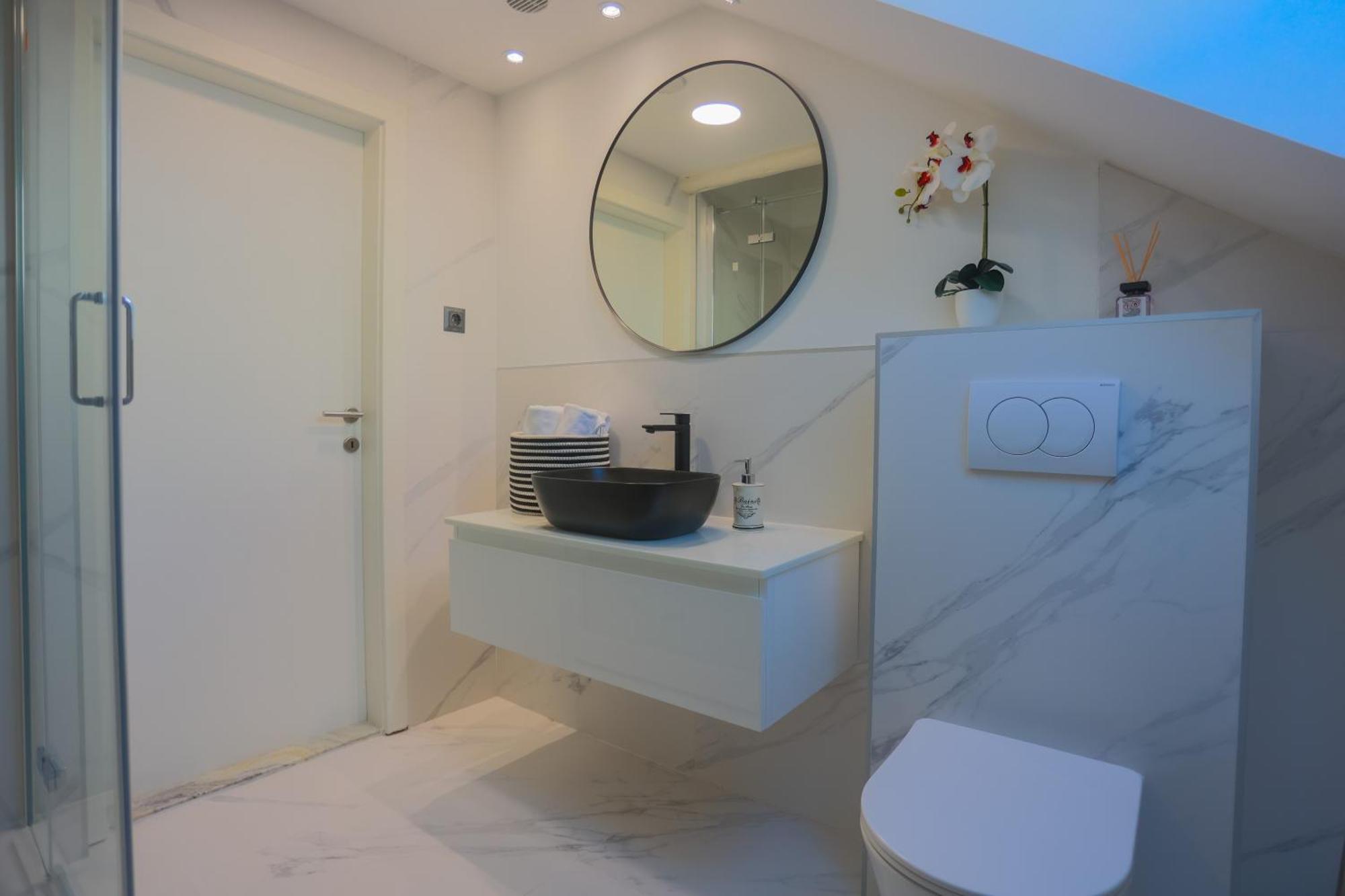 Luxattic