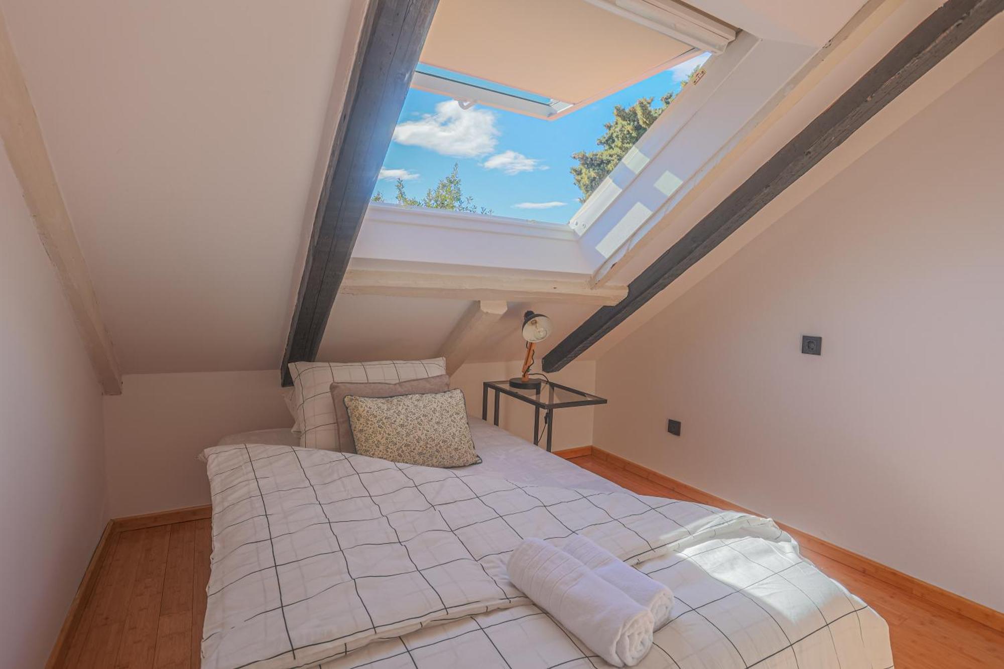 Luxattic Split