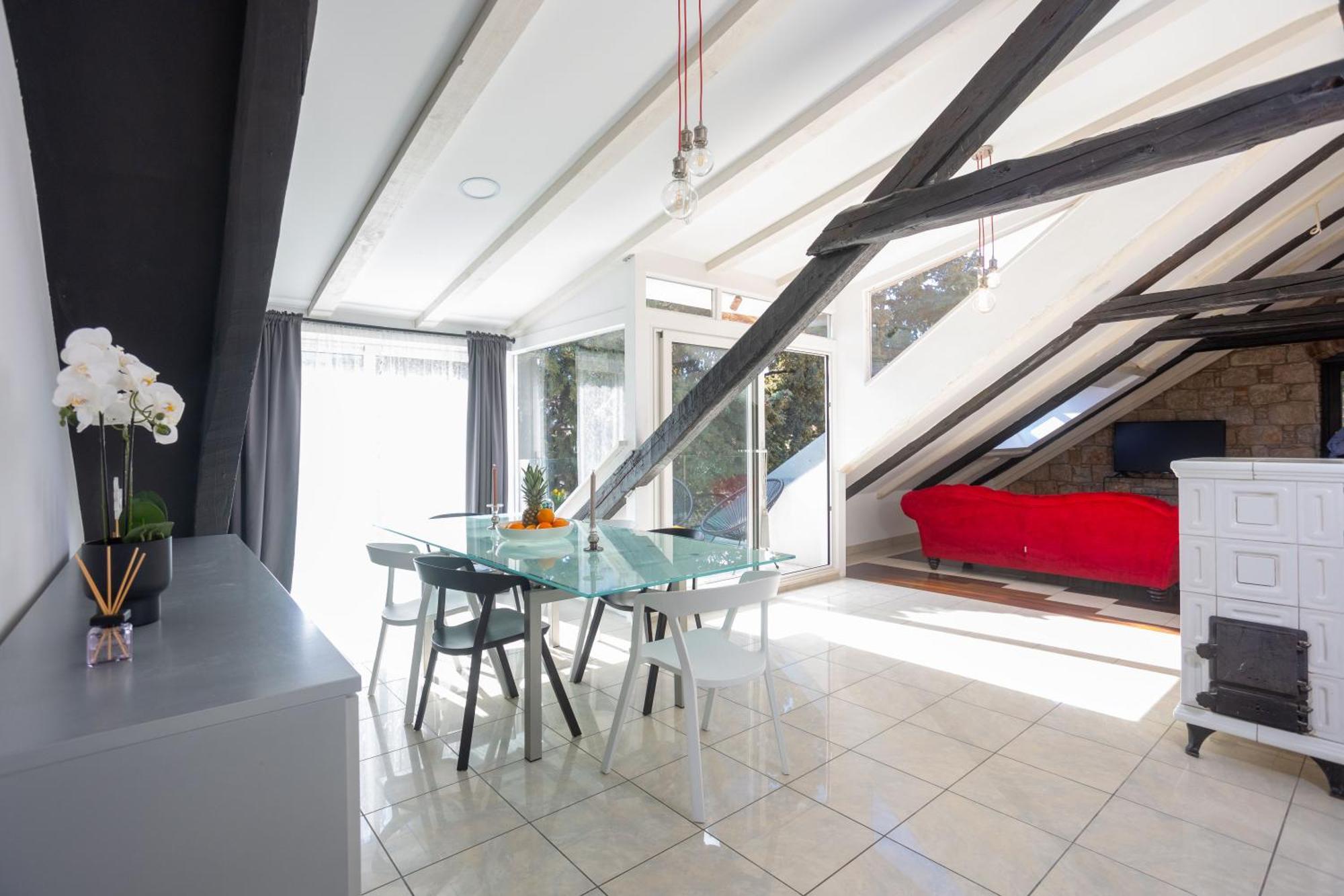 Luxattic