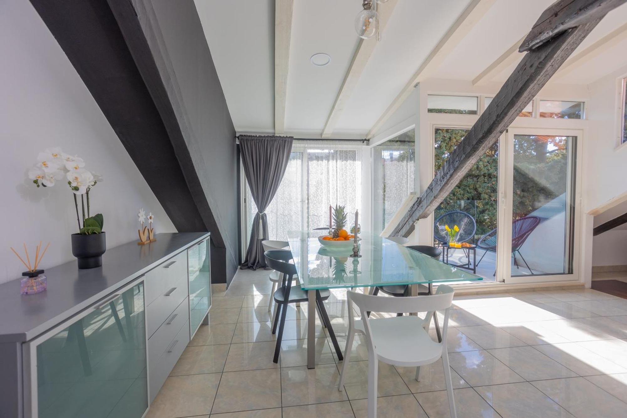 Luxattic