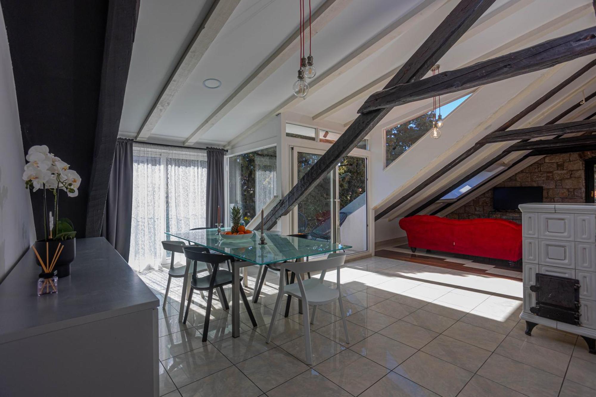 Luxattic Split