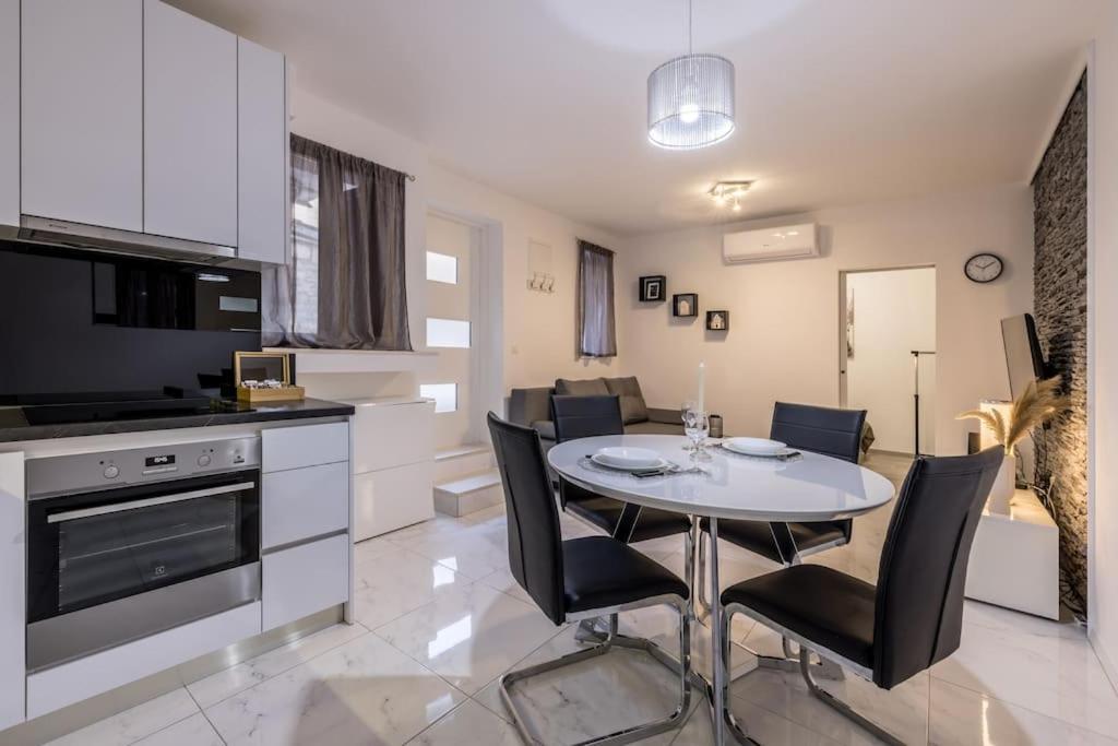 Paradise Garden Apartment Split