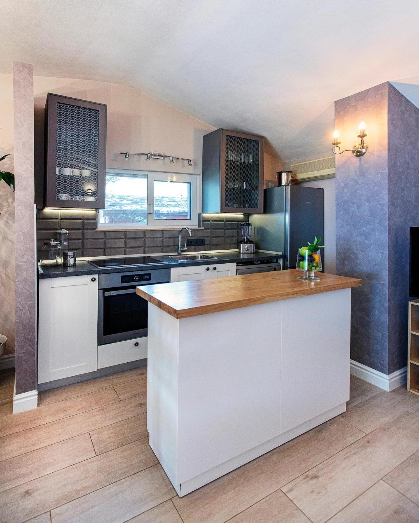 House With A Parking Space - 22315 Holiday home *