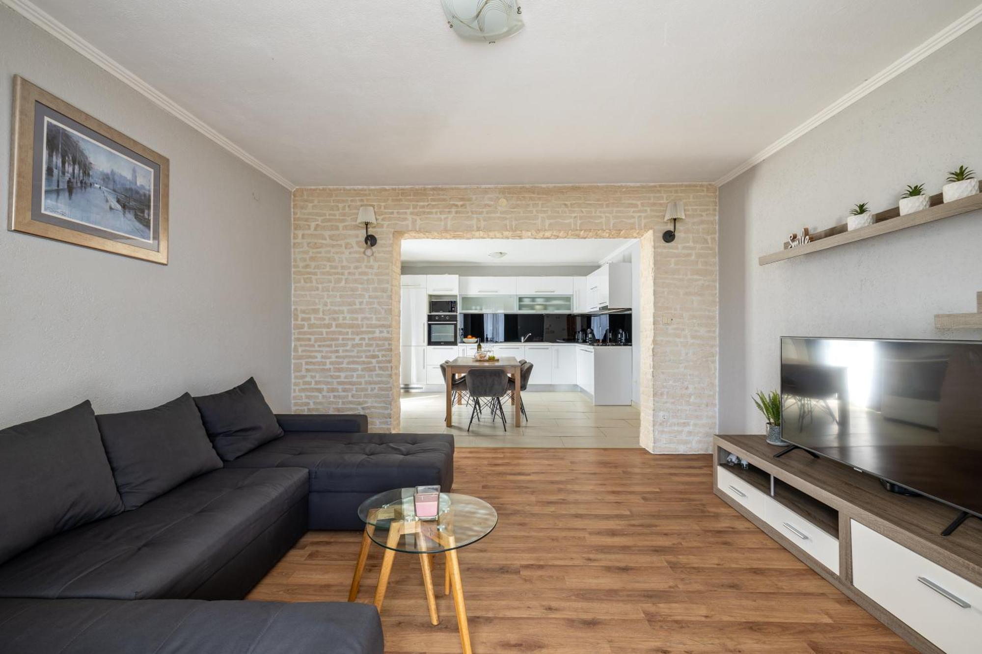 Apartment Under The Rock Split