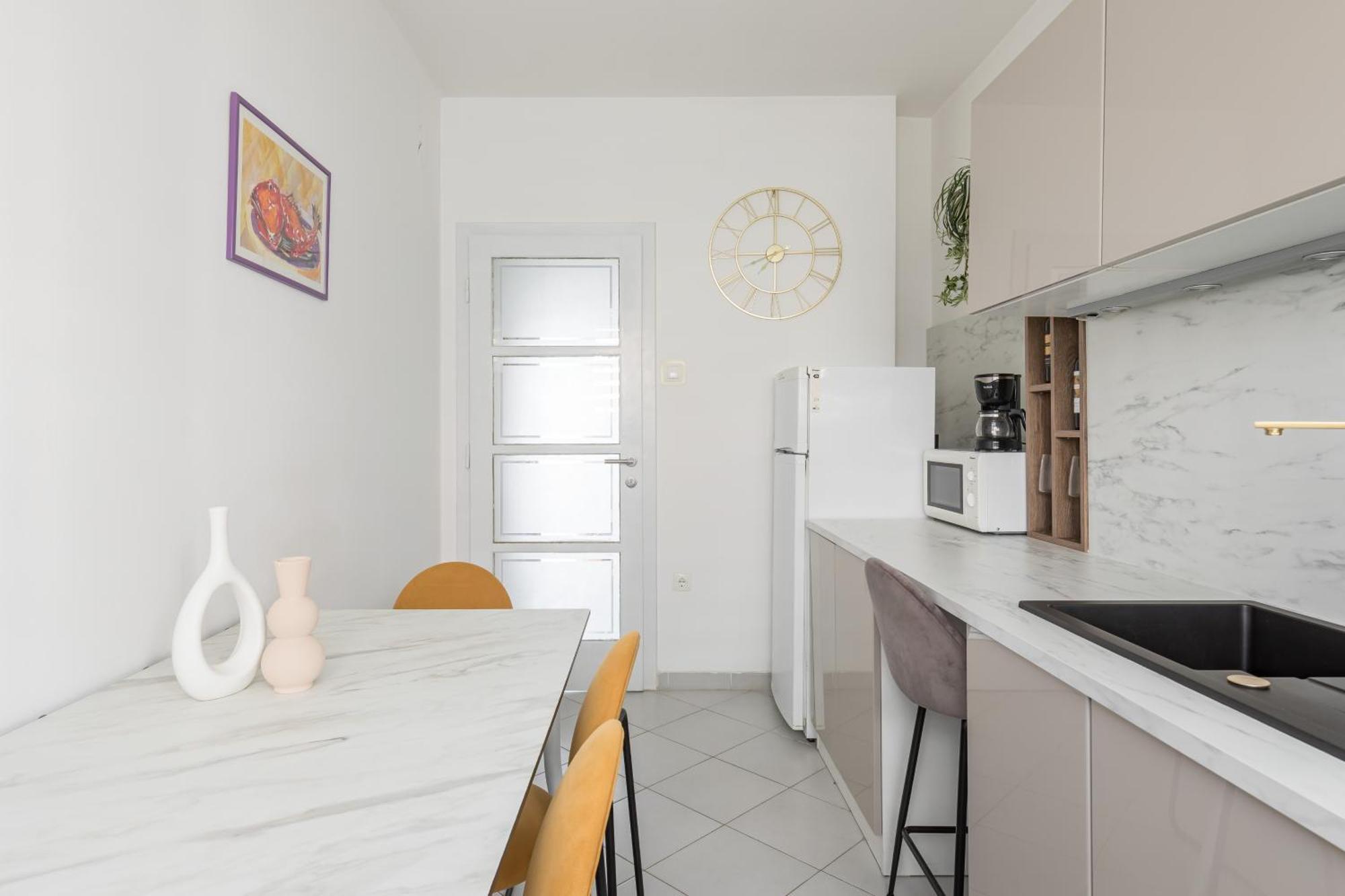 Apartment Place *