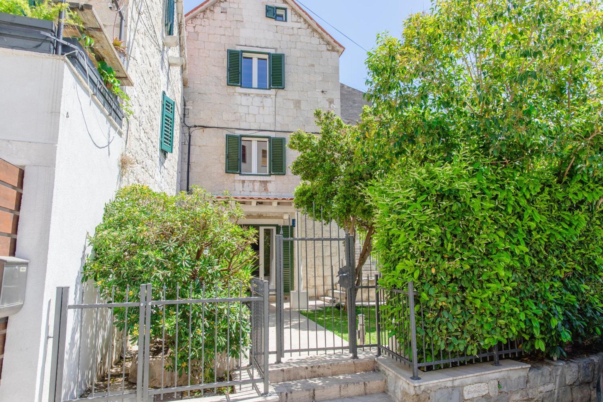 Jes Old Town Split