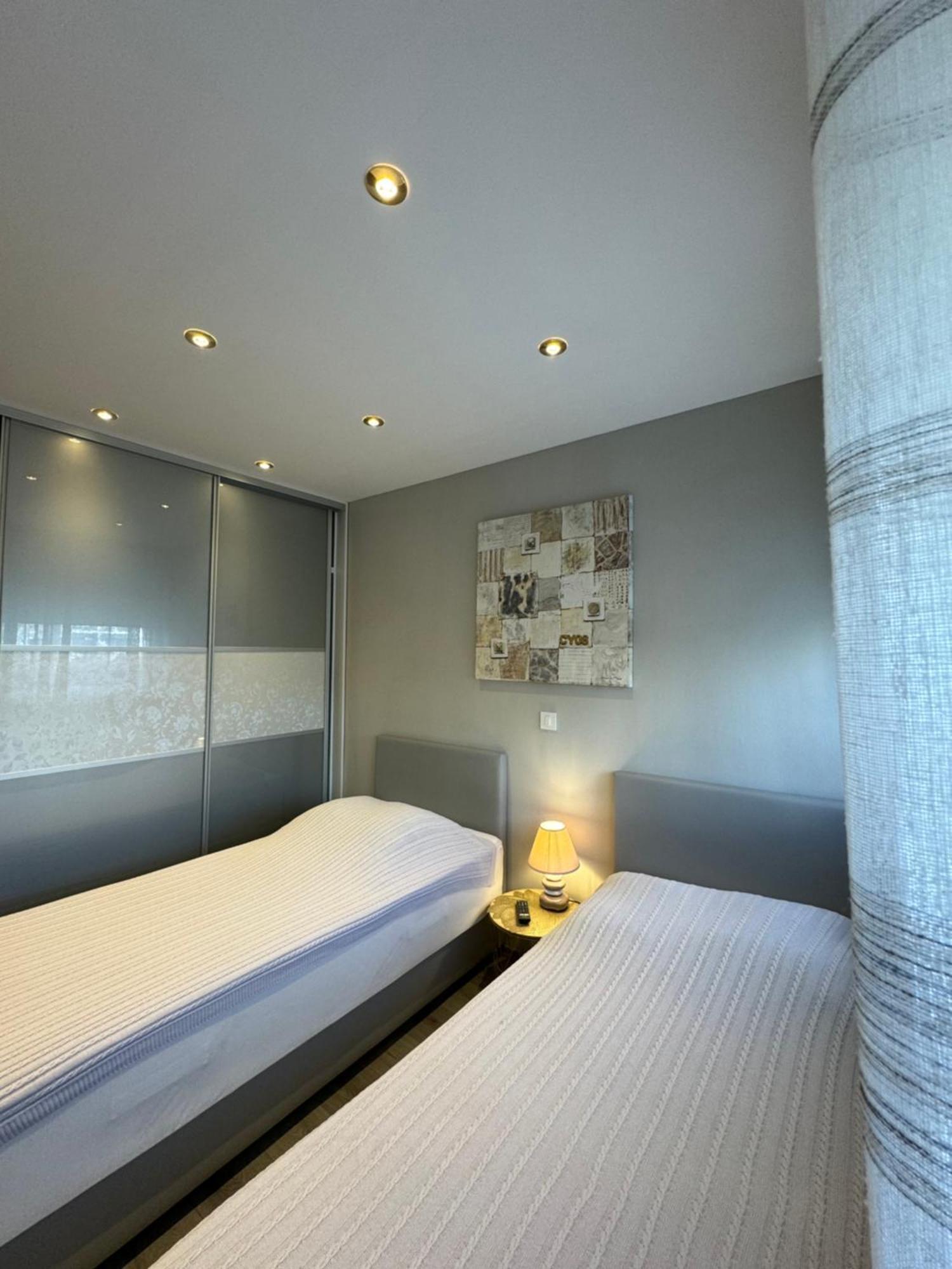 Astra With Private Parking Appartement Split
