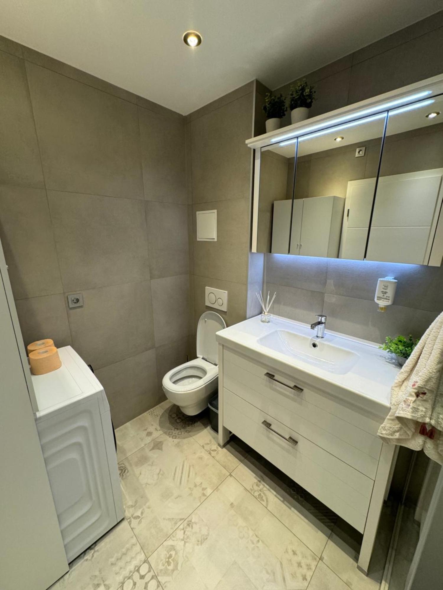 Appartement Astra With Private Parking *