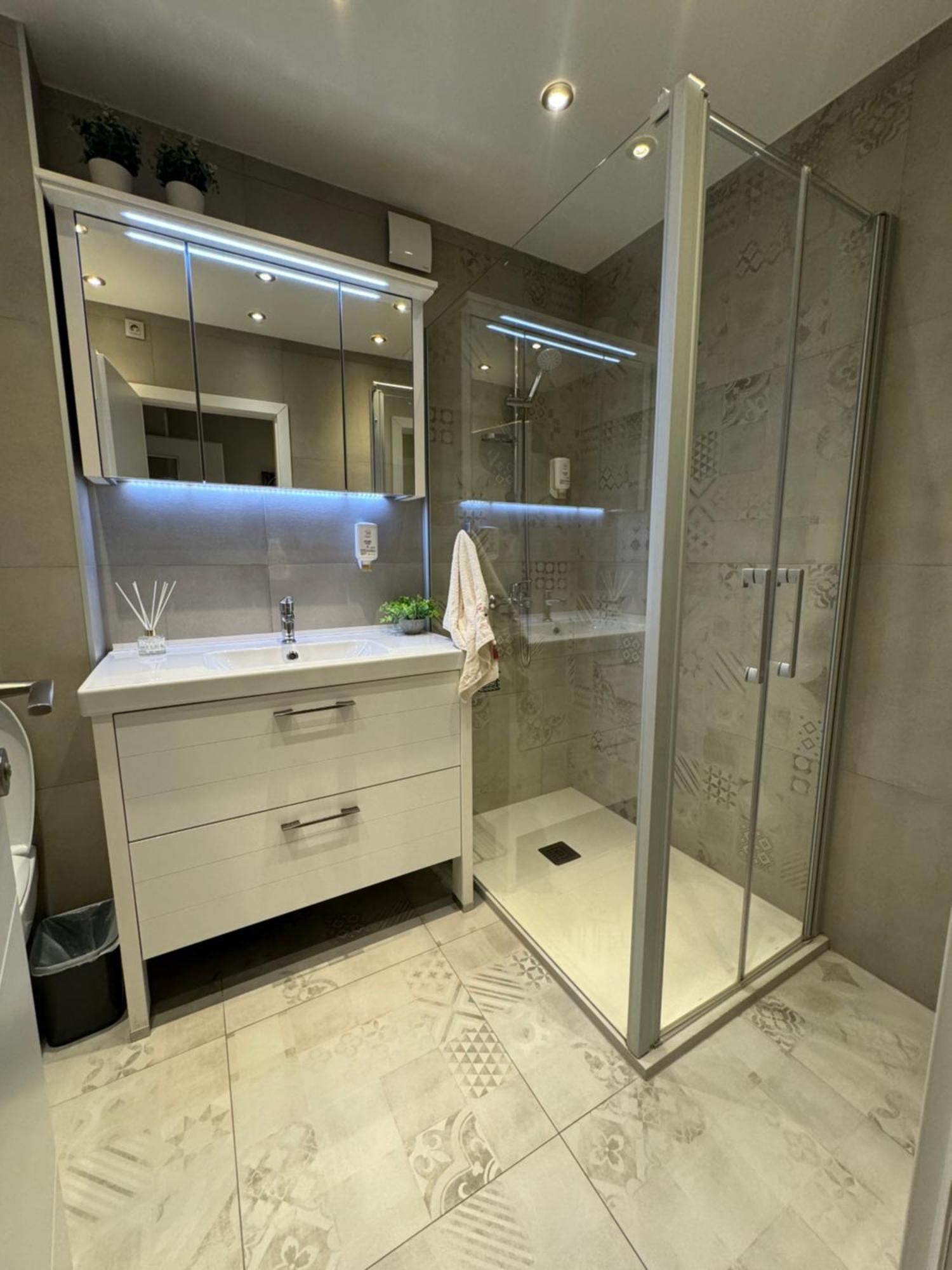 Appartement Astra With Private Parking *