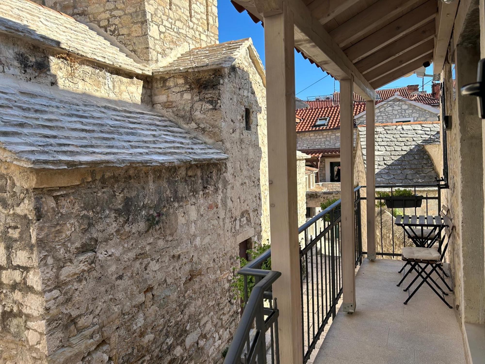 Perfectly Located Cherry Stone House Split