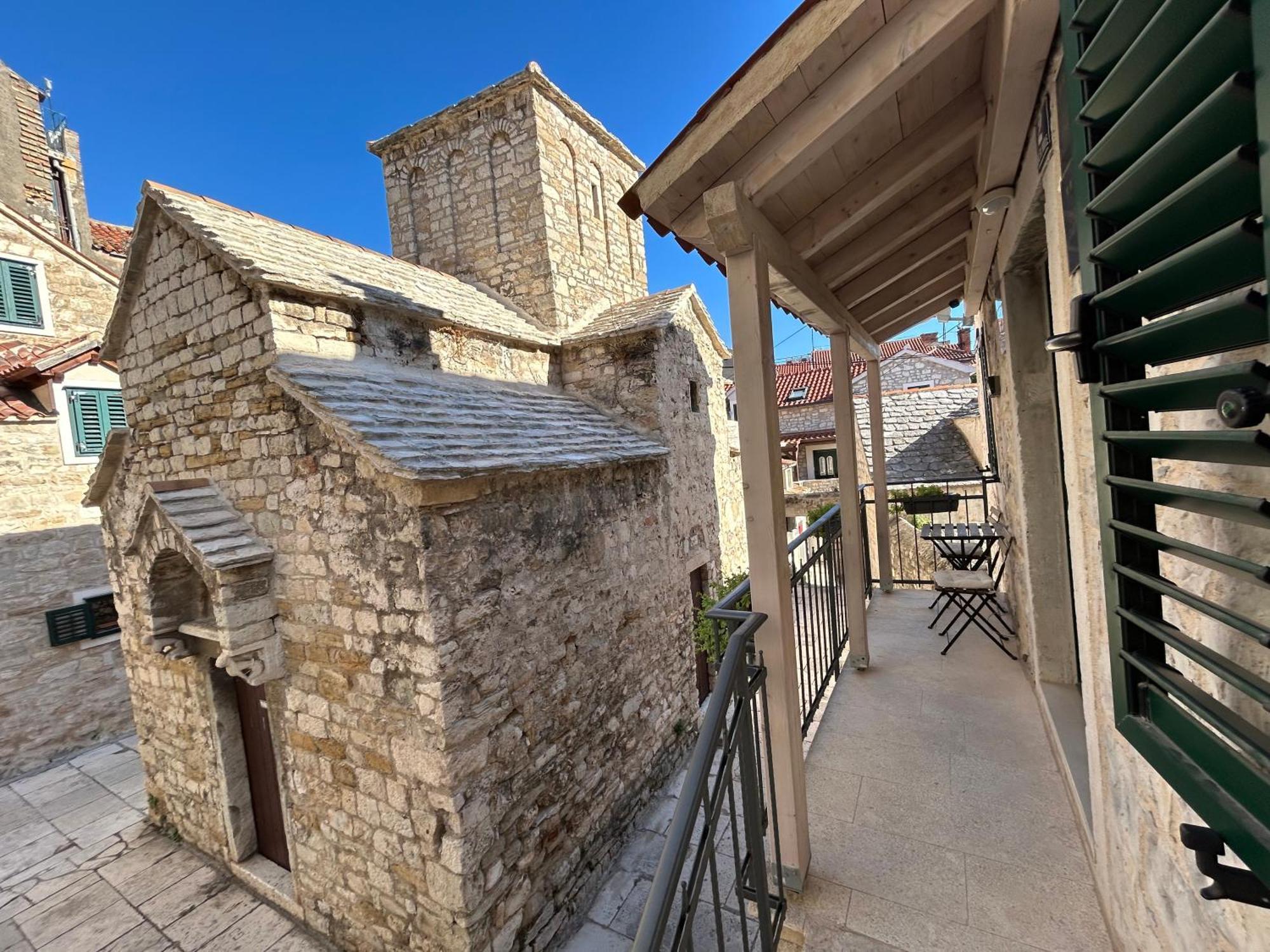 Perfectly Located Cherry Stone House Apartment