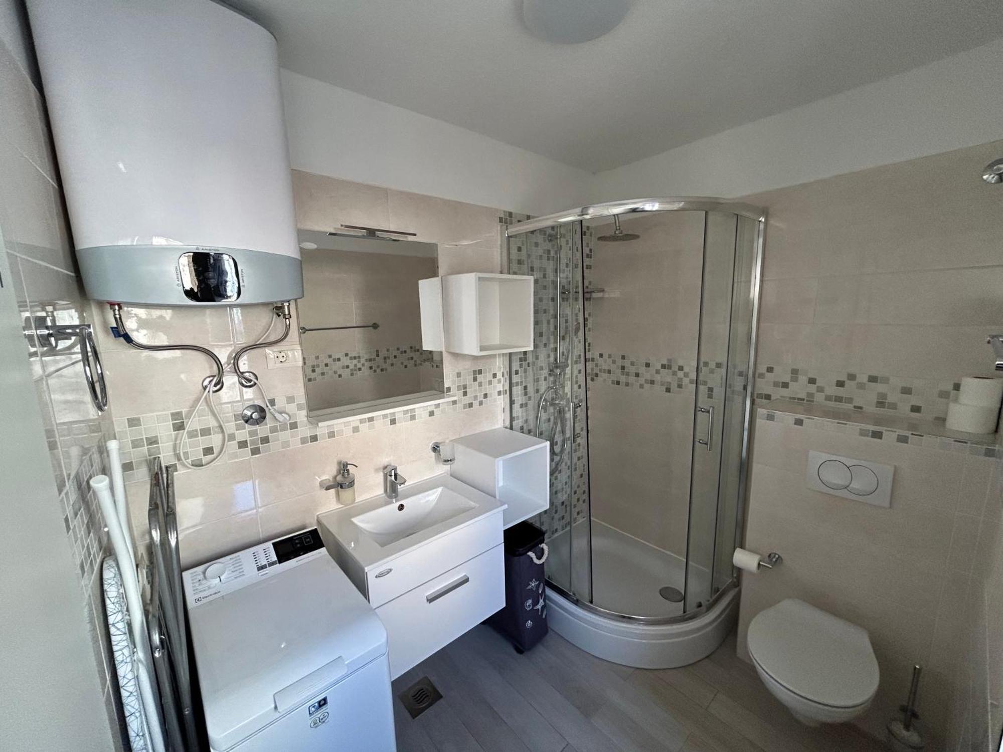 Perfectly Located Cherry Stone House Apartment Split