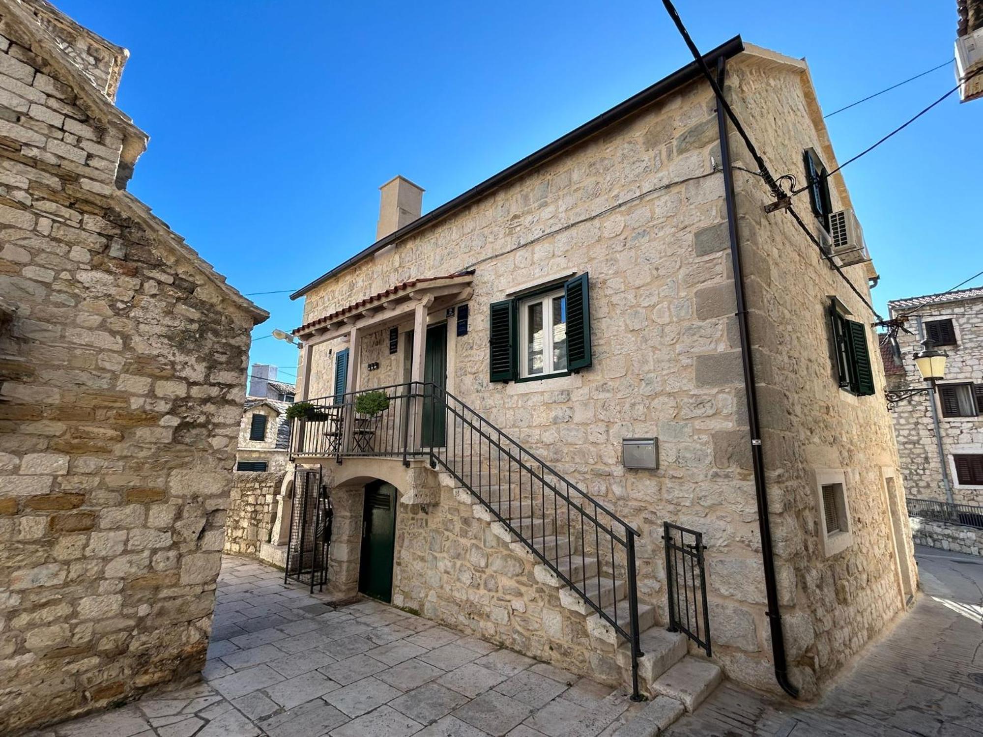 Mikula And Cvita Stone House Apartment Split