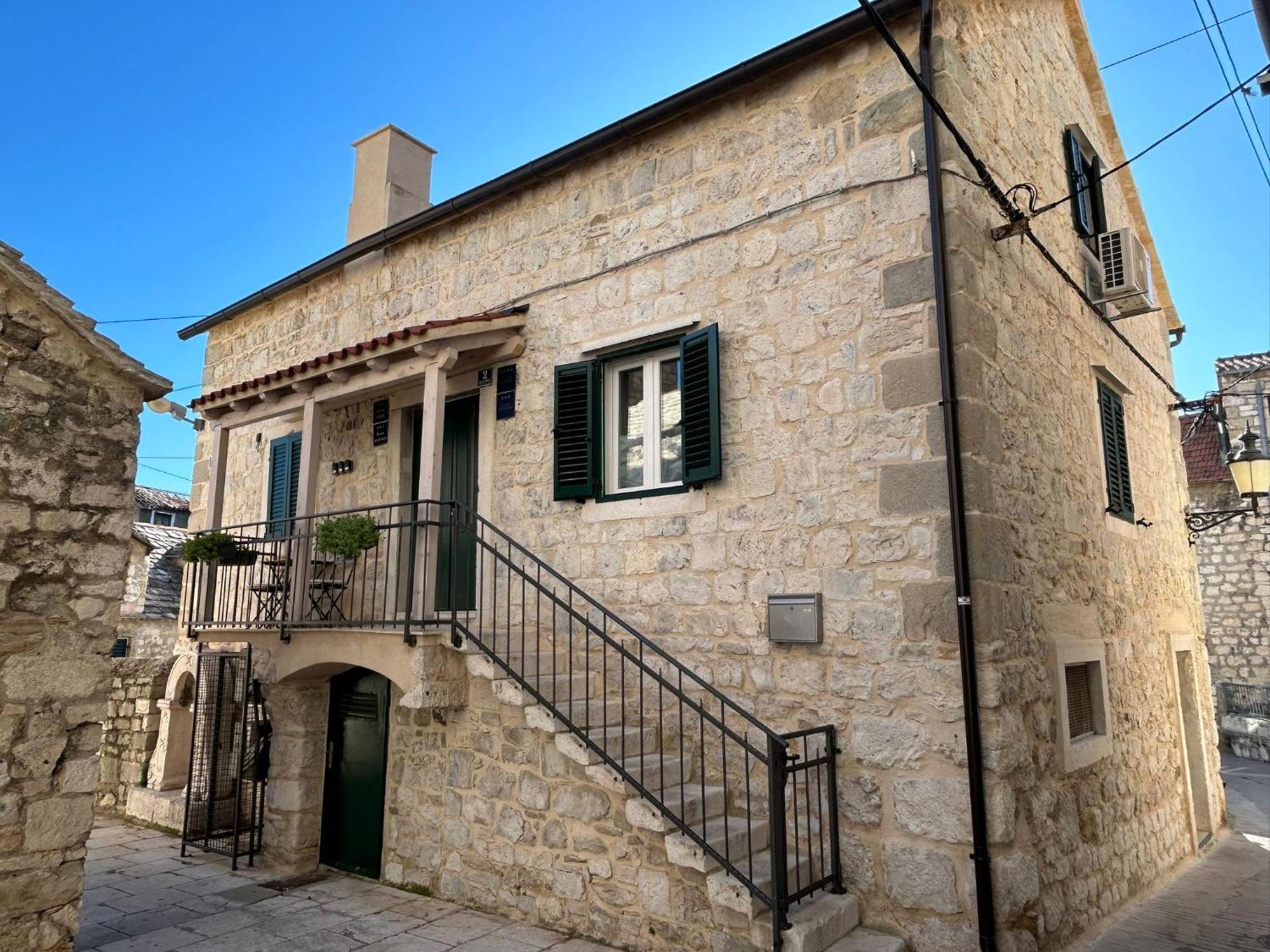 Mikula And Cvita Stone House Apartment
