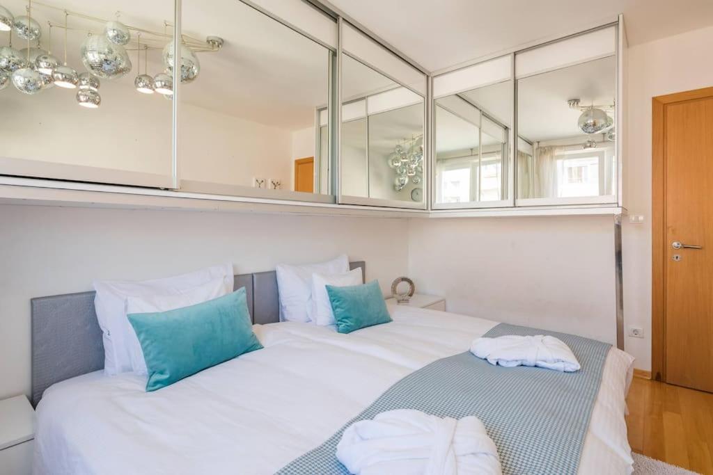 Apartment Brilliant Blue Luxury