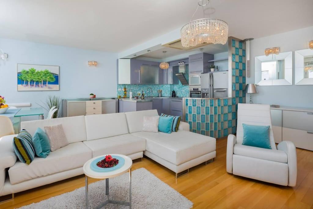 Brilliant Blue Luxury Apartman *