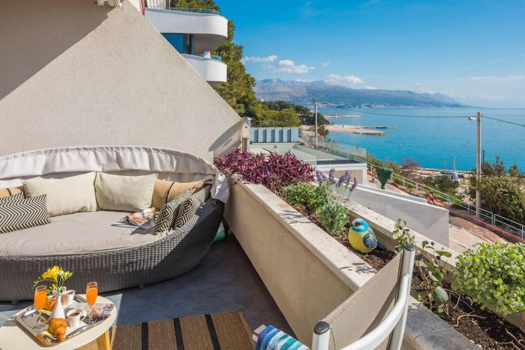 Brilliant Blue Luxury Apartment *