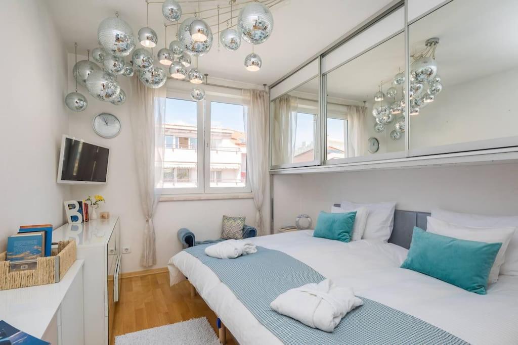 Brilliant Blue Luxury * Split