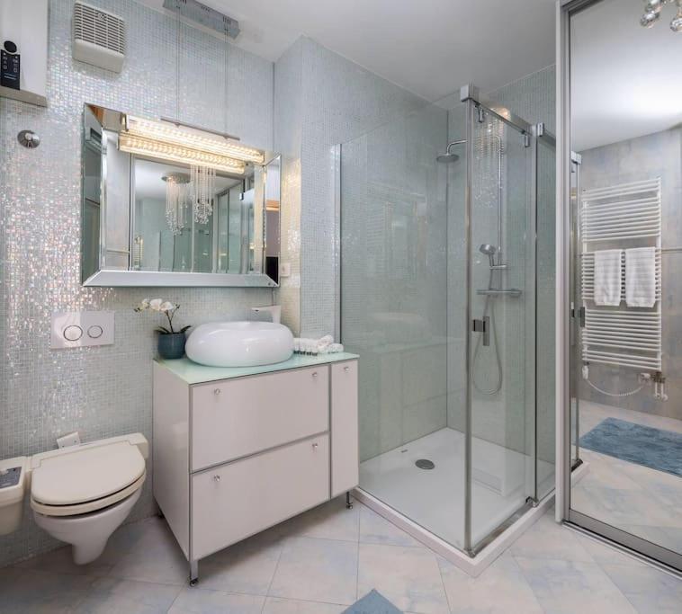 Brilliant Blue Luxury *