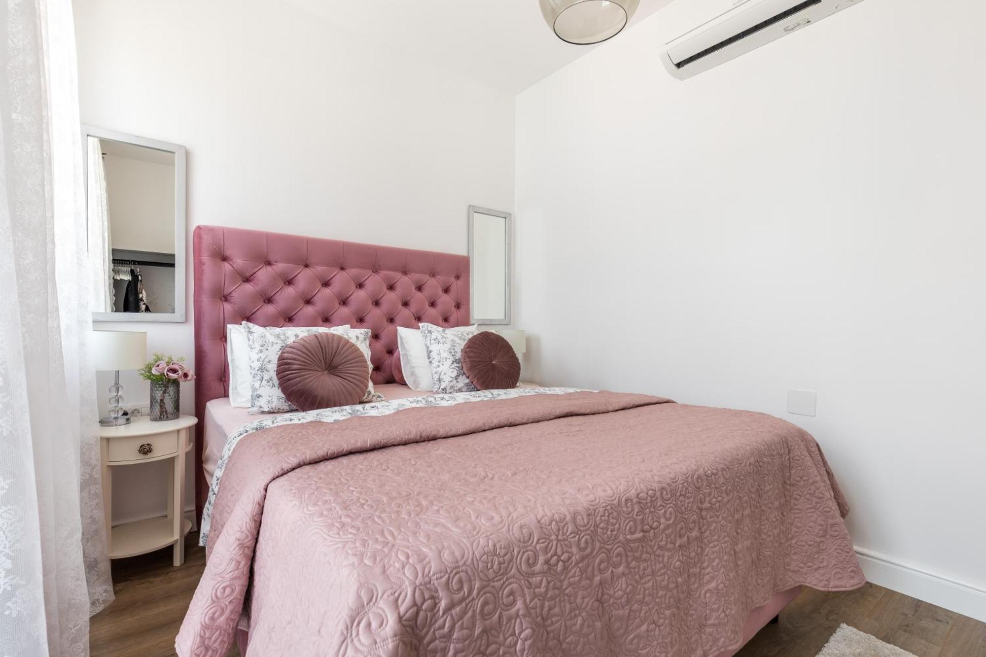 Romantic With Balcony Appartement