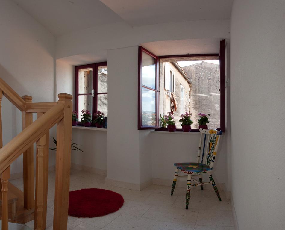Tin Apartment *