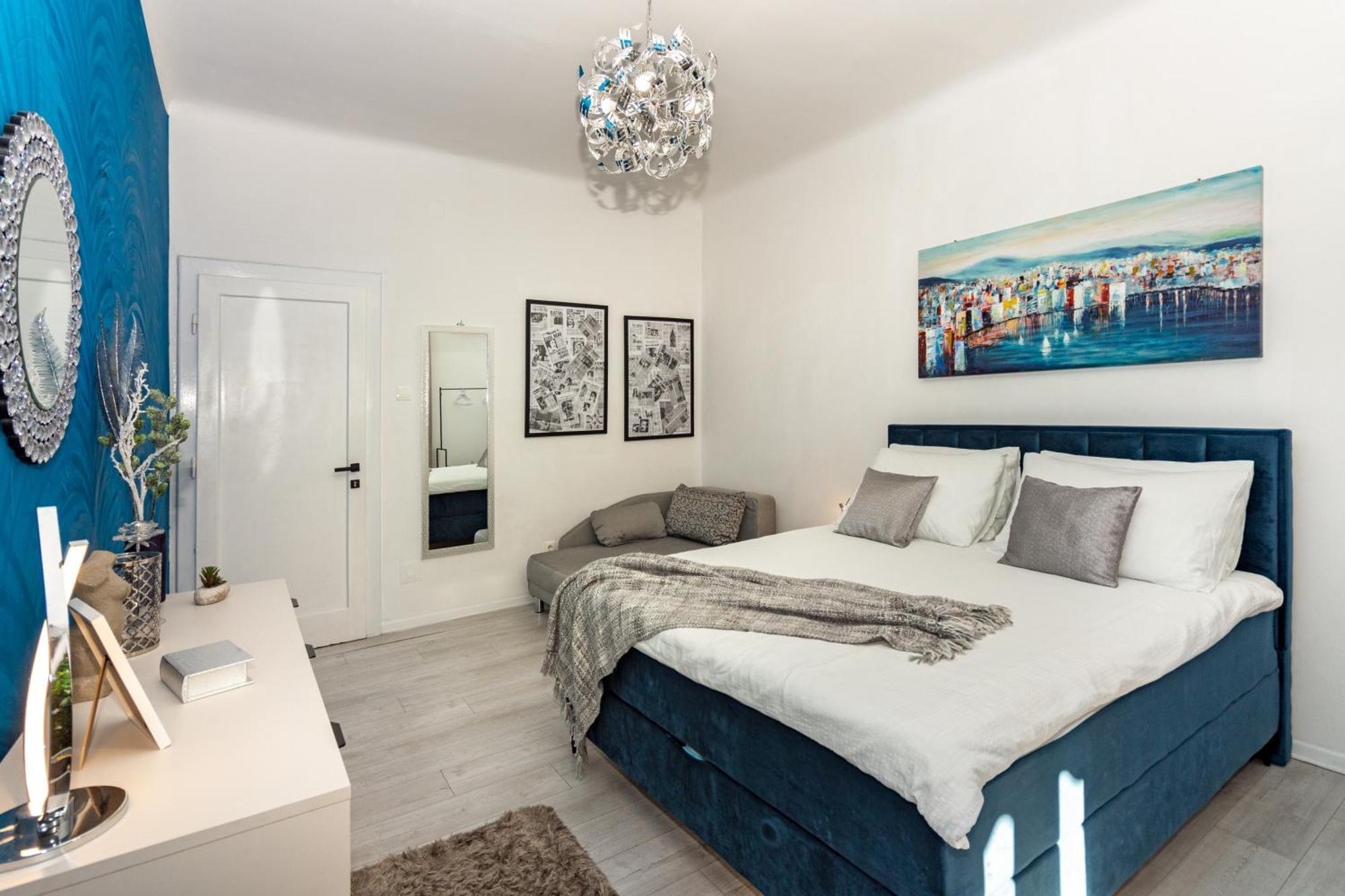 Spacious Center Apartment Split