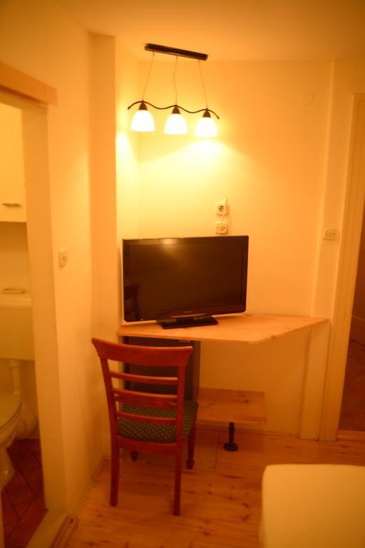 Cecilia Apartment *