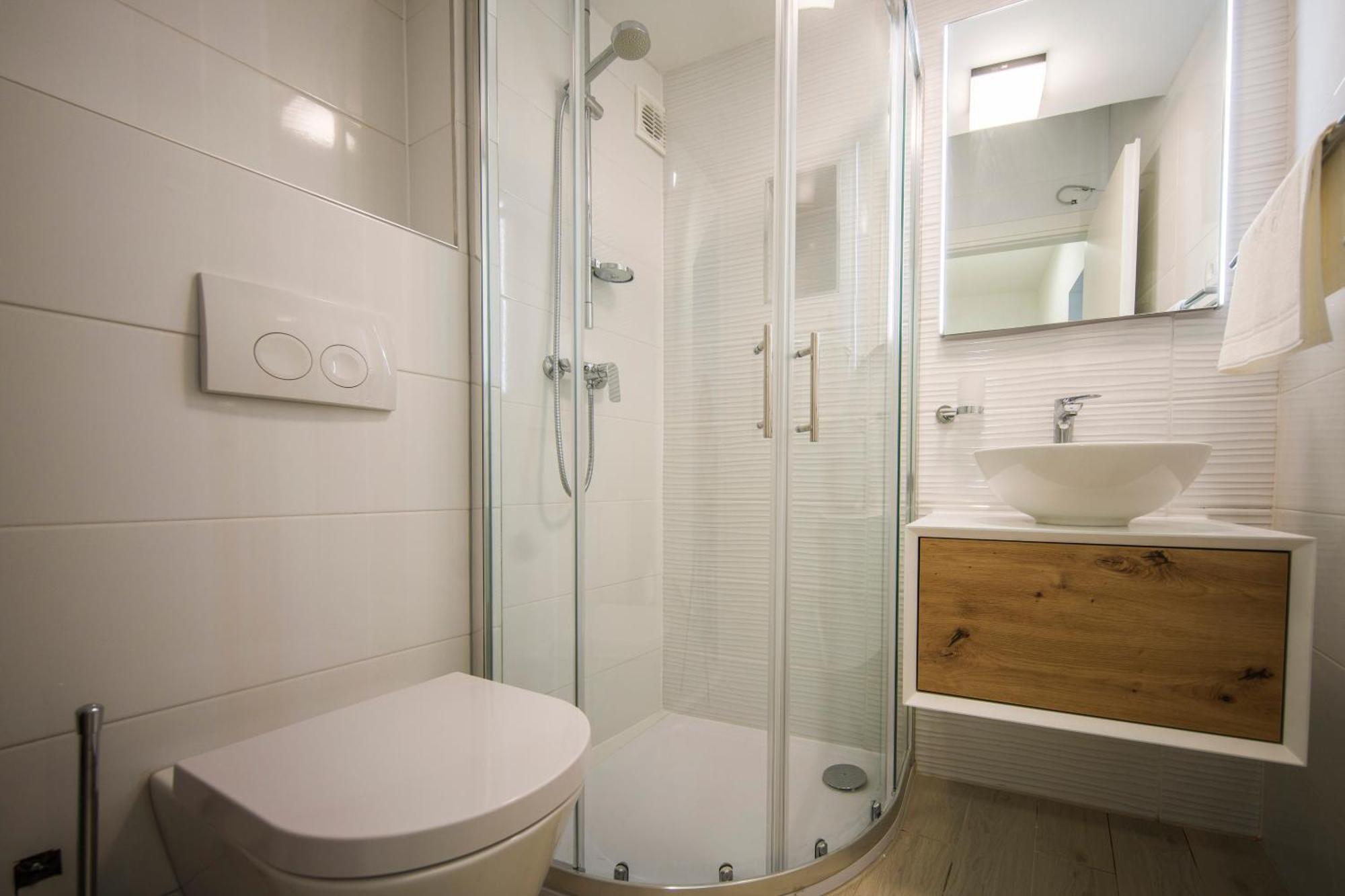 Perfectly Located Cherry Stone House Apartment Split