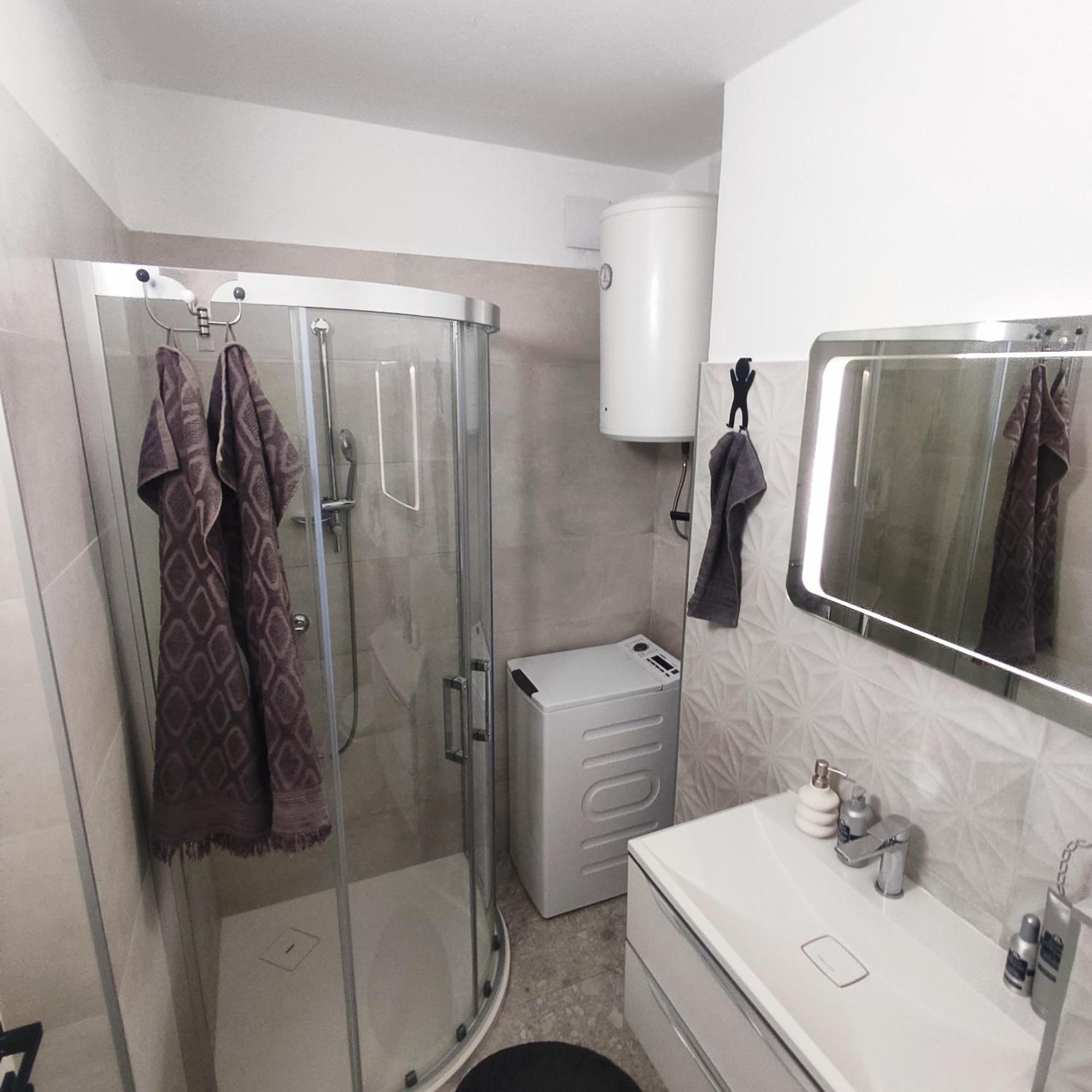 Lovely M&r Apartment Split