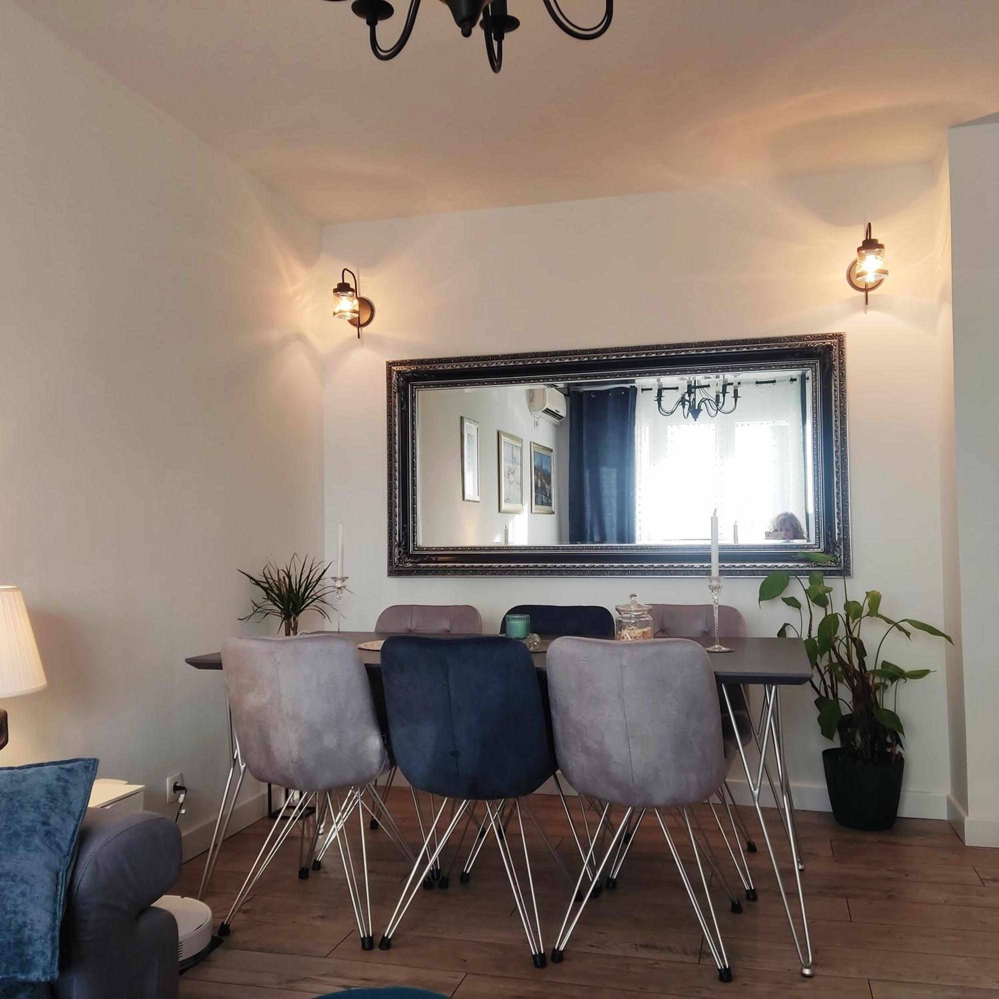 Lovely M&r Apartment Split