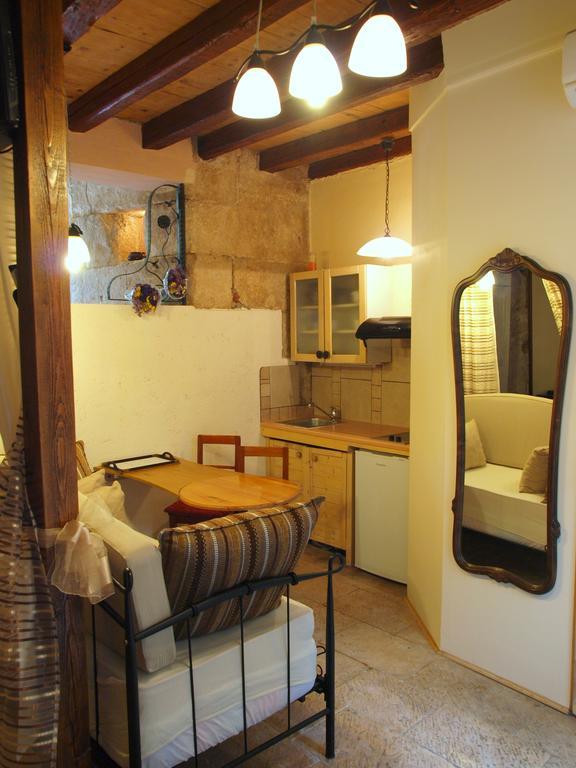 Cecilia Apartment *