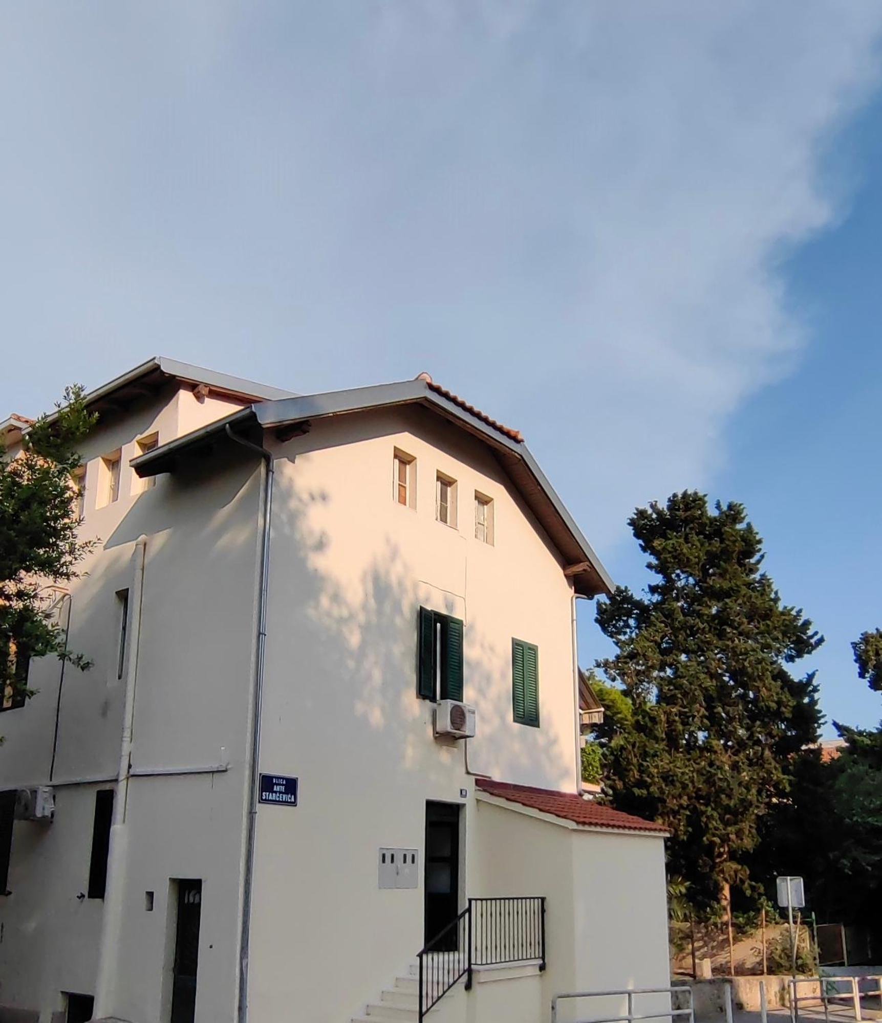 Relax And Enjoy Apartman Split