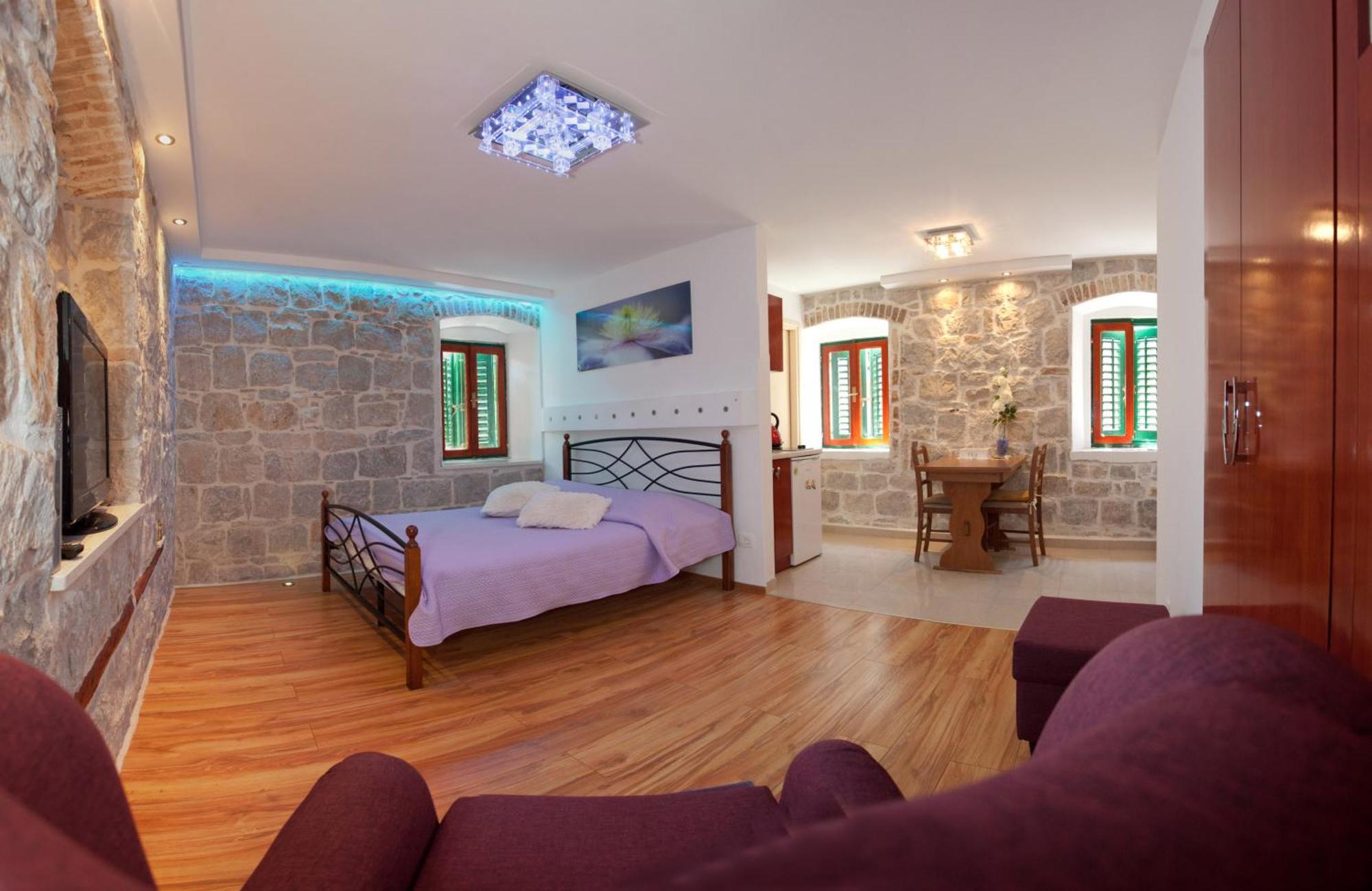 House Sandra 2 *