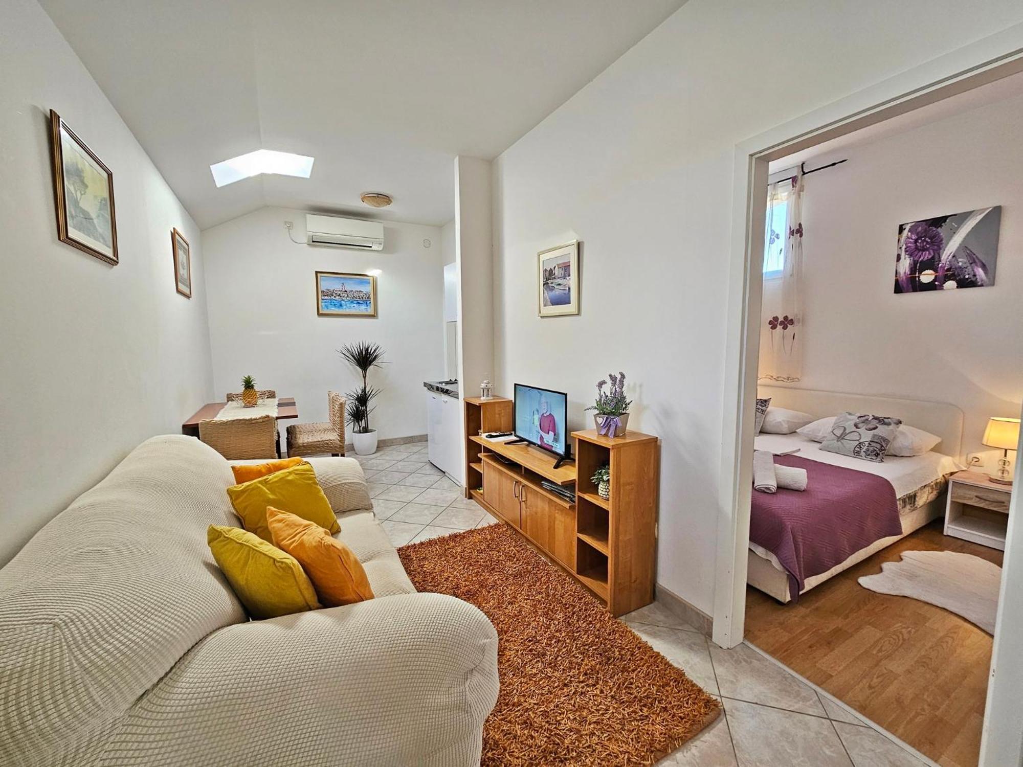 Apartamento Moni 2 *
